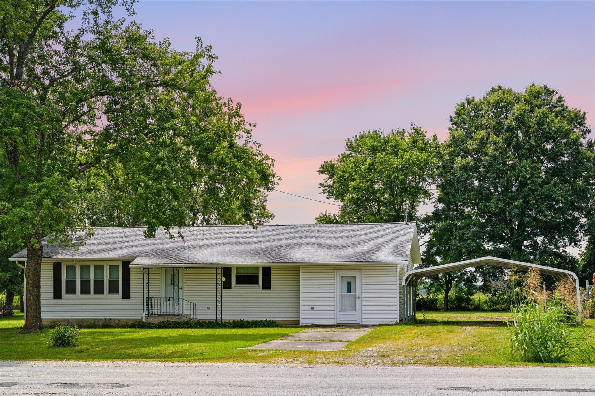 411 N Walnut