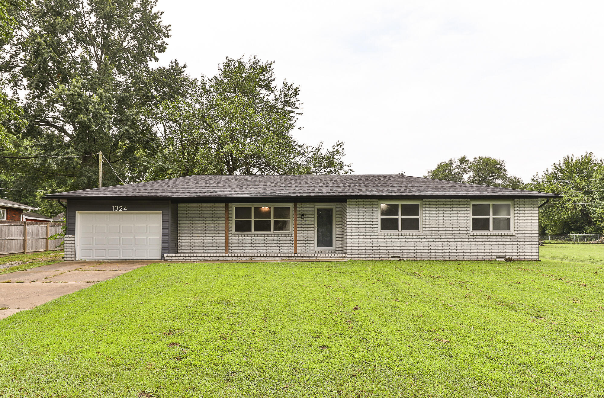 1324 E Lindon 1