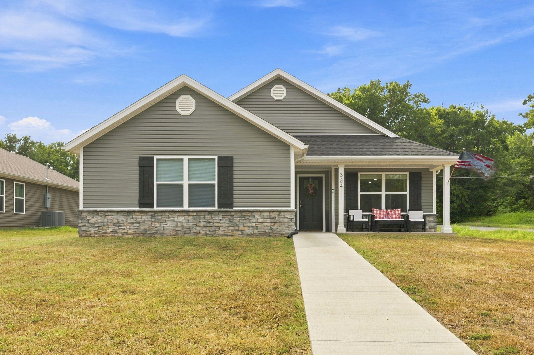 334 N Walnut 1