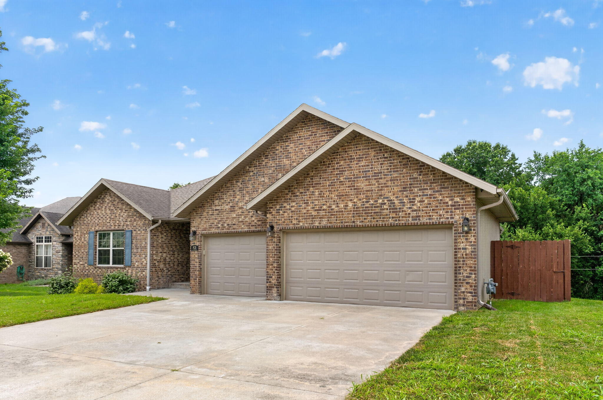 831 N Grapevine 1