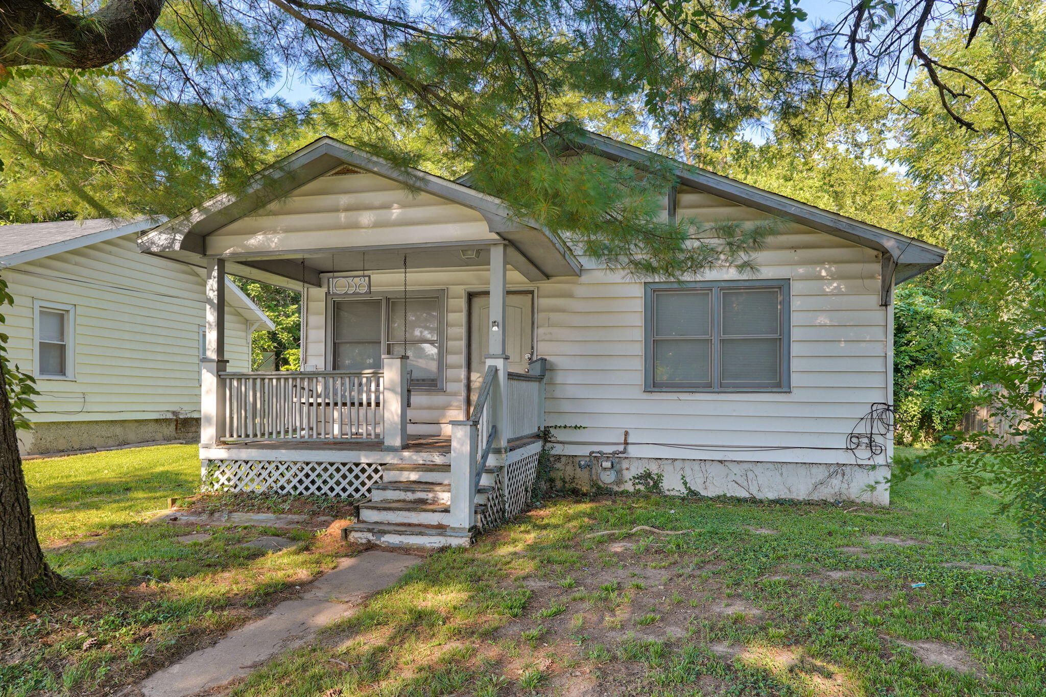 1038 S Stewart 1