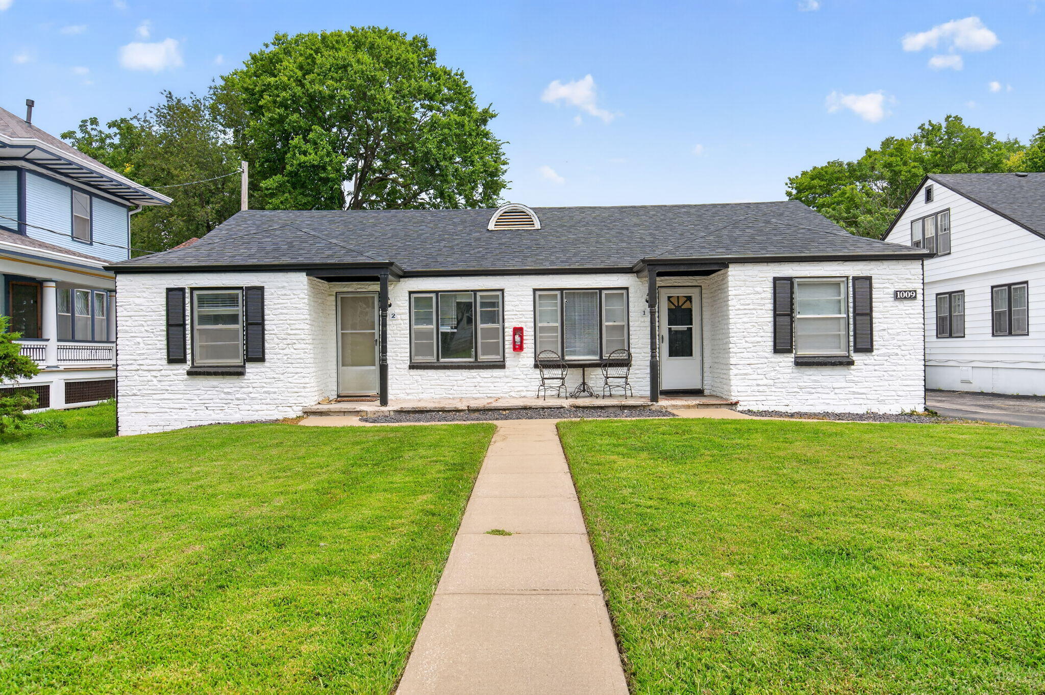 1009 E Walnut #4 1