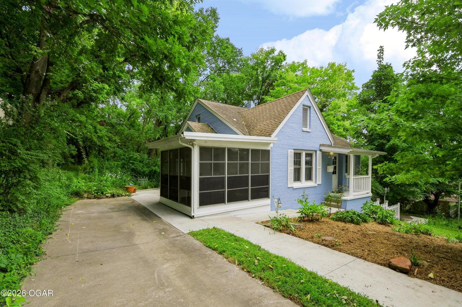 507 W Hickory 1