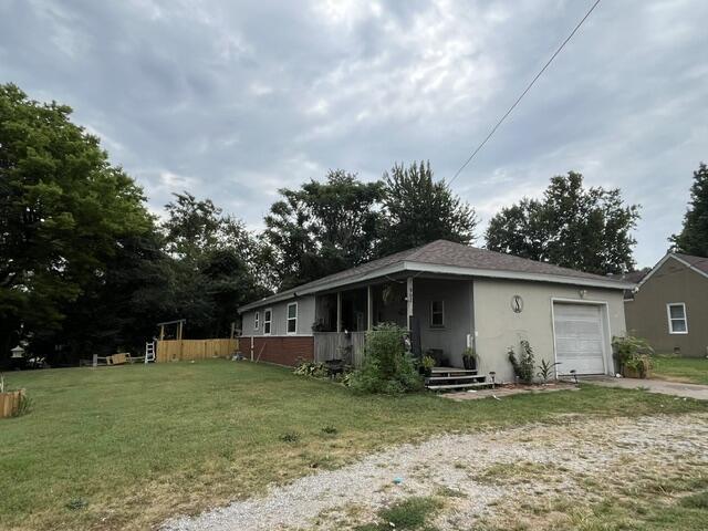 902 S Carnation 1