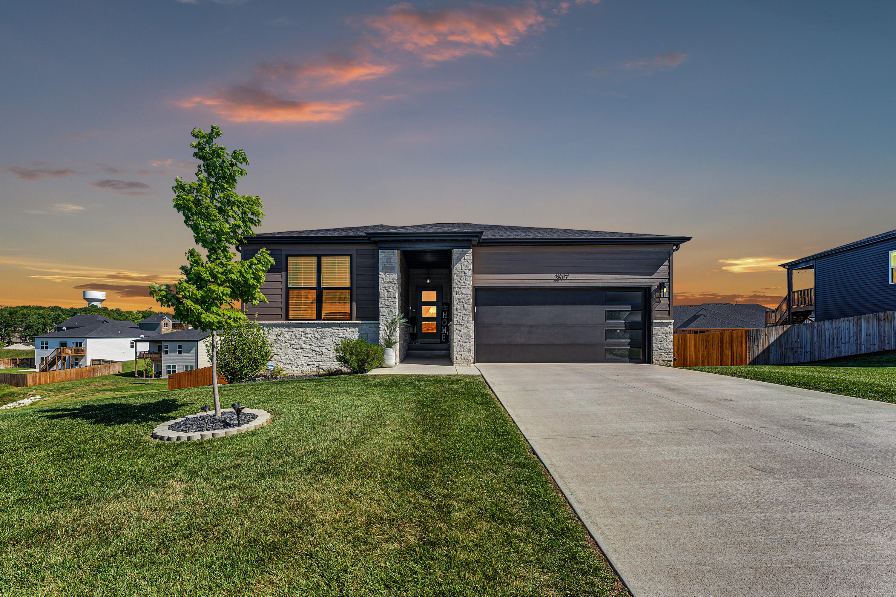2617 W Goldfinch 1