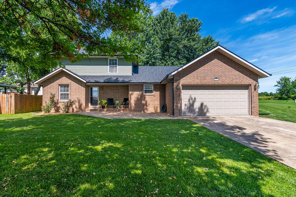 3283 N Nixon 1