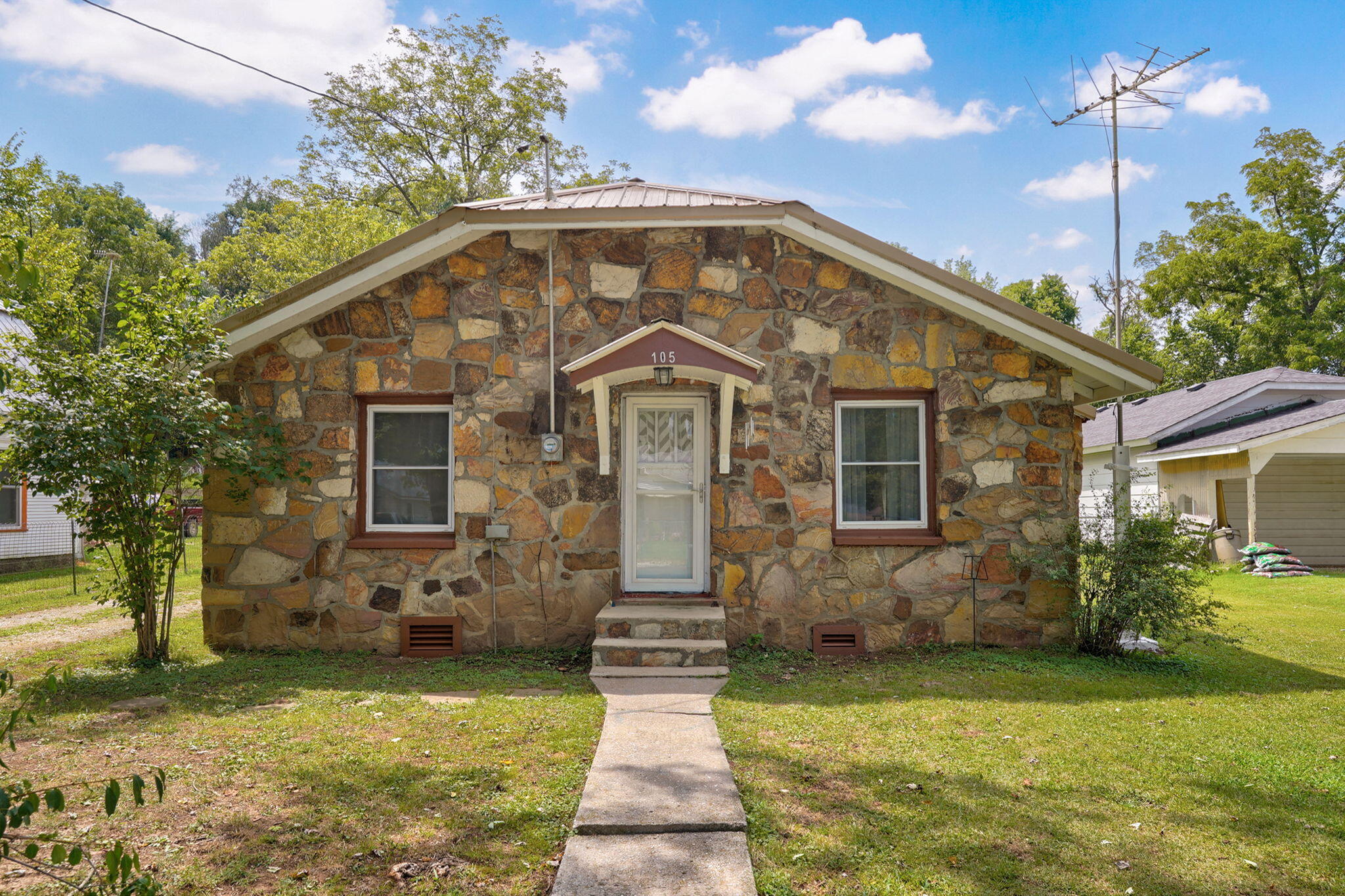 105 S Walnut 1