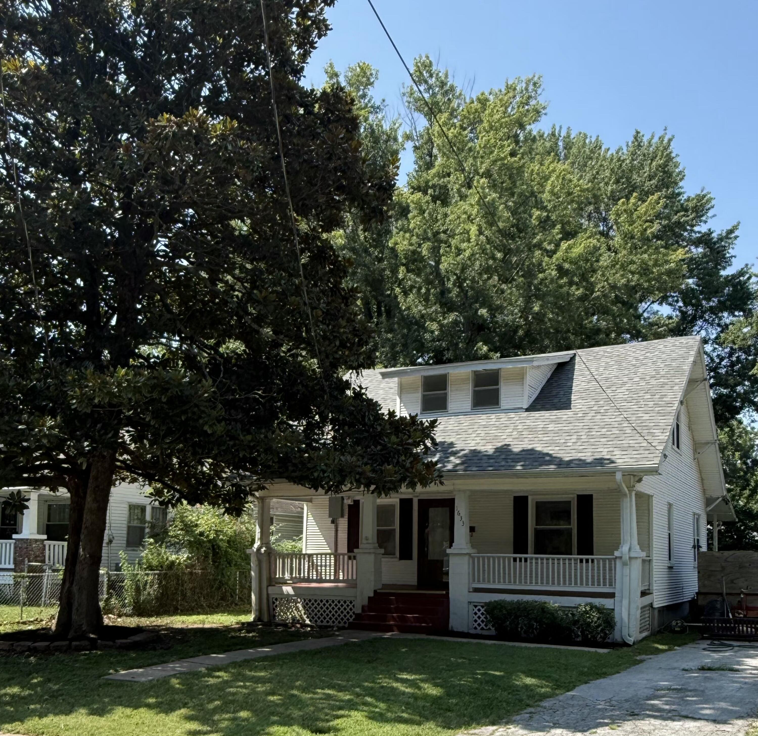 1633 E Lombard 1