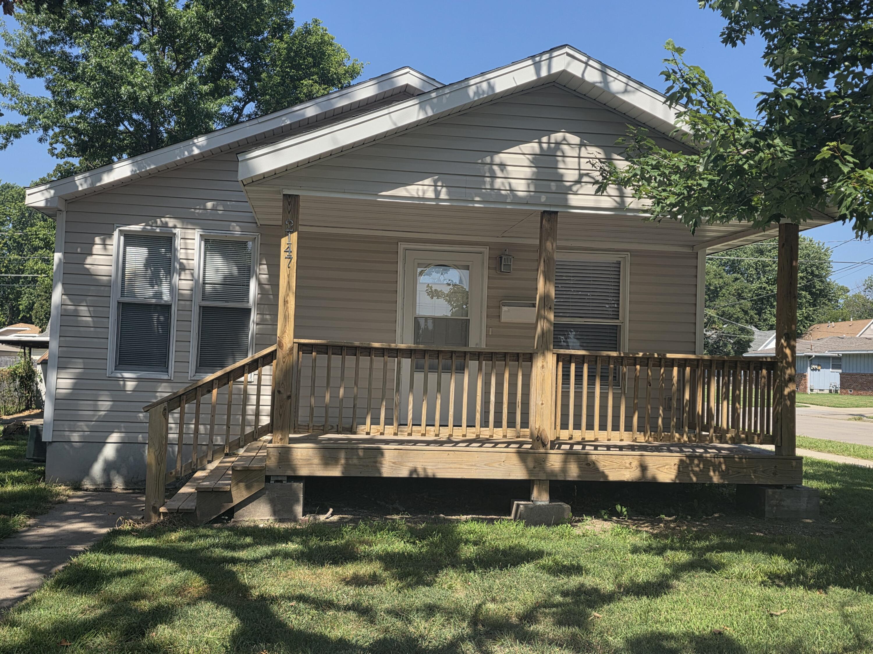 2147 N Fremont 1