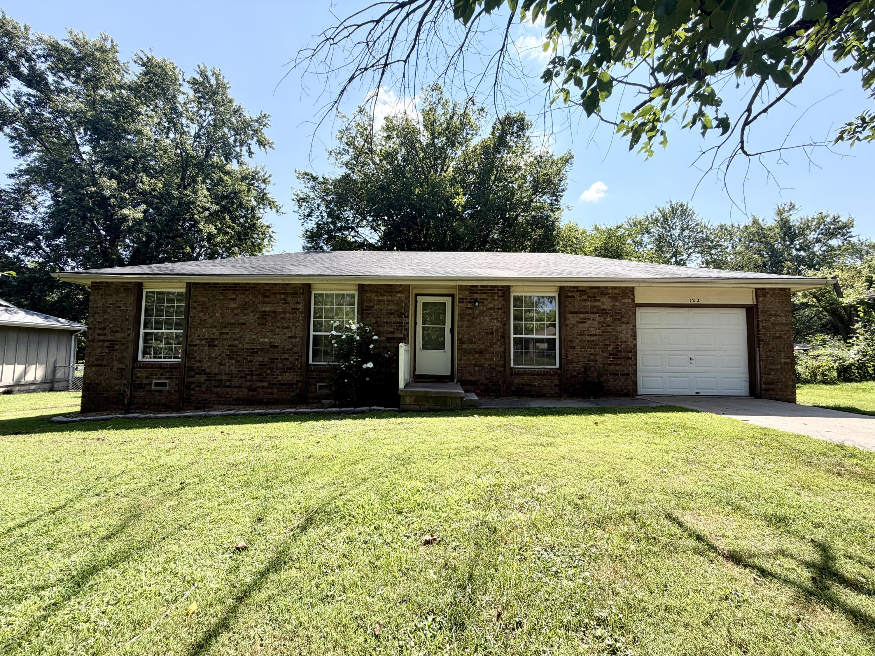 122 N Pinewood 1