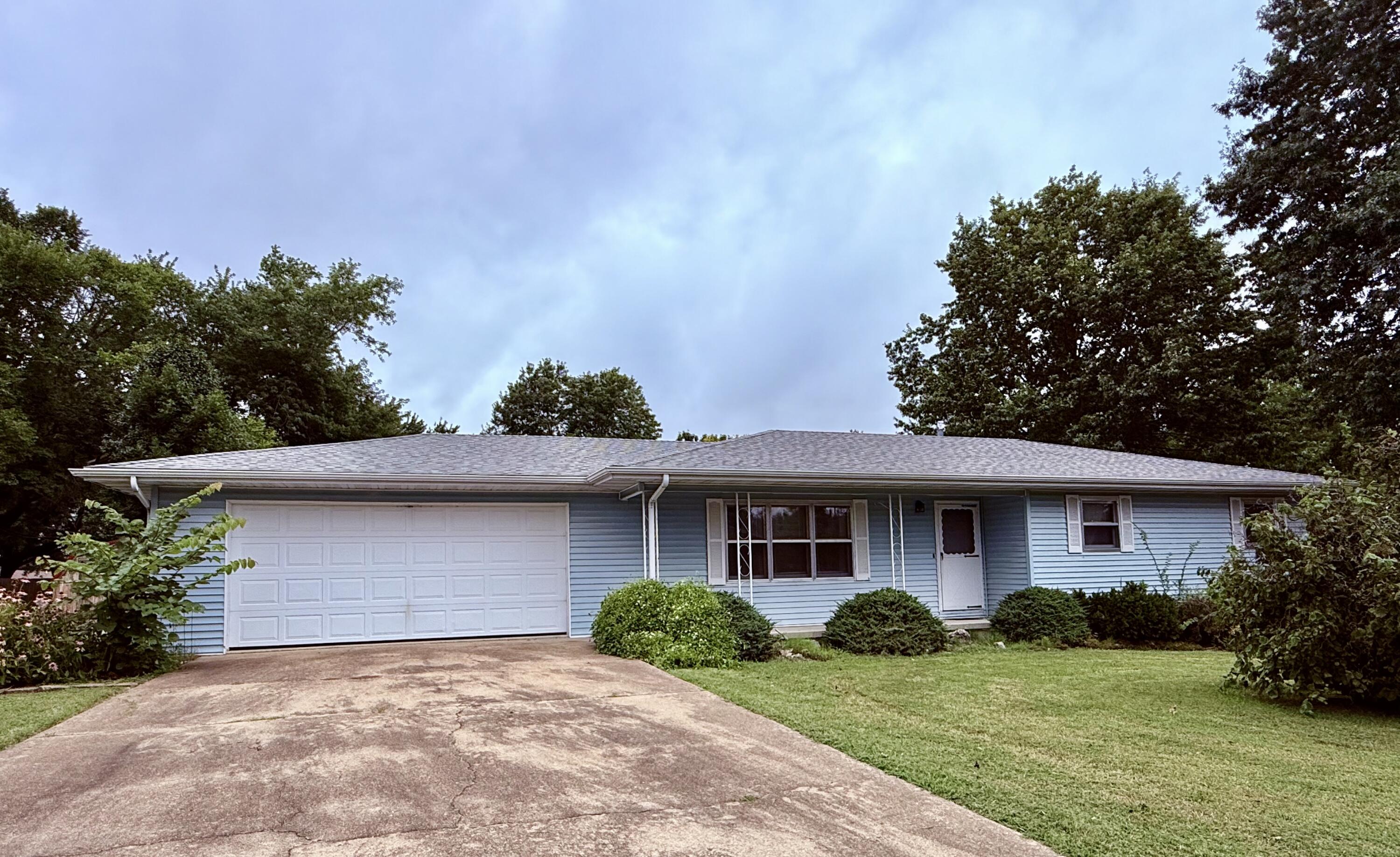 1009 E 10th 1