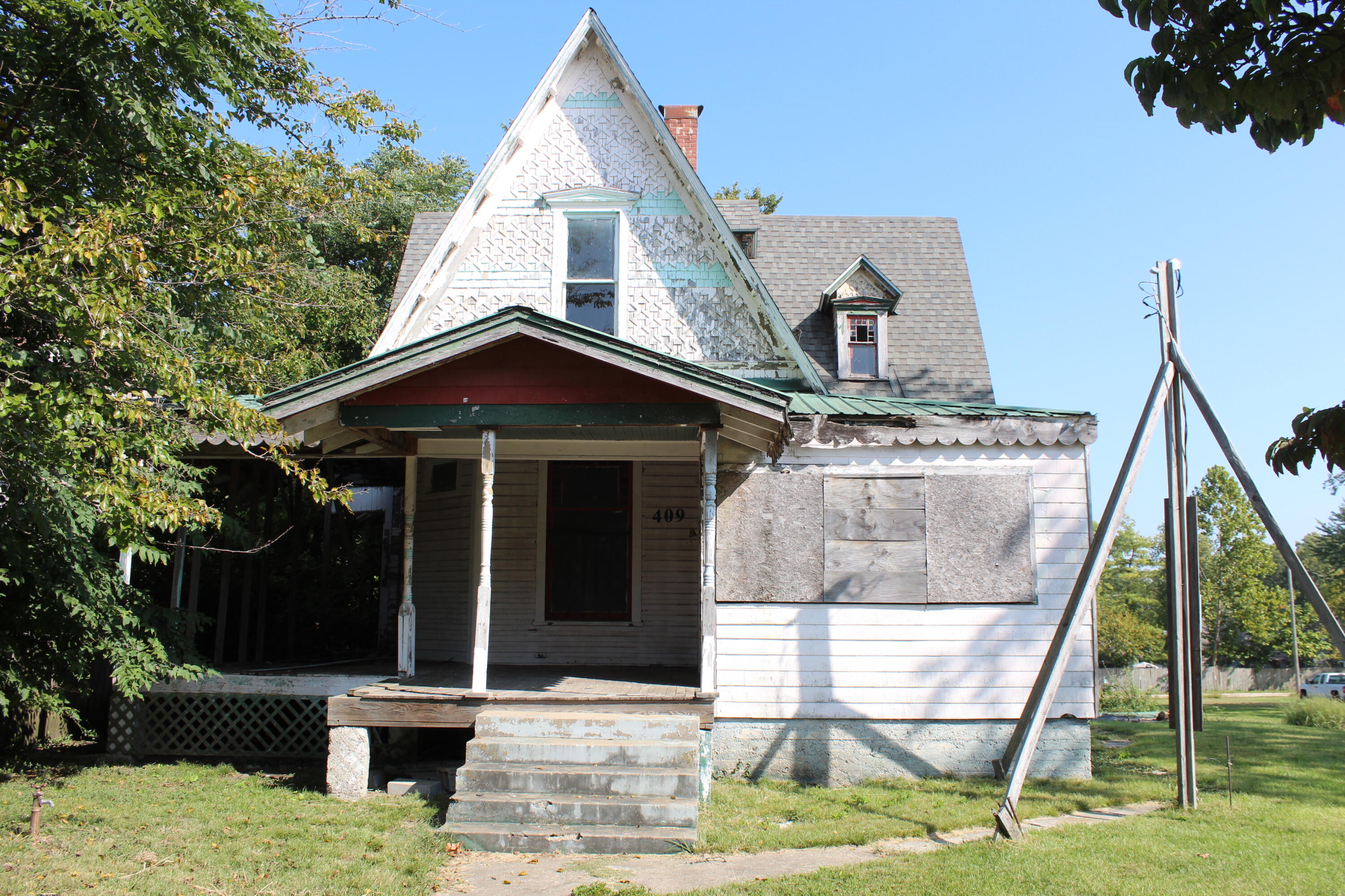 409 E College 1