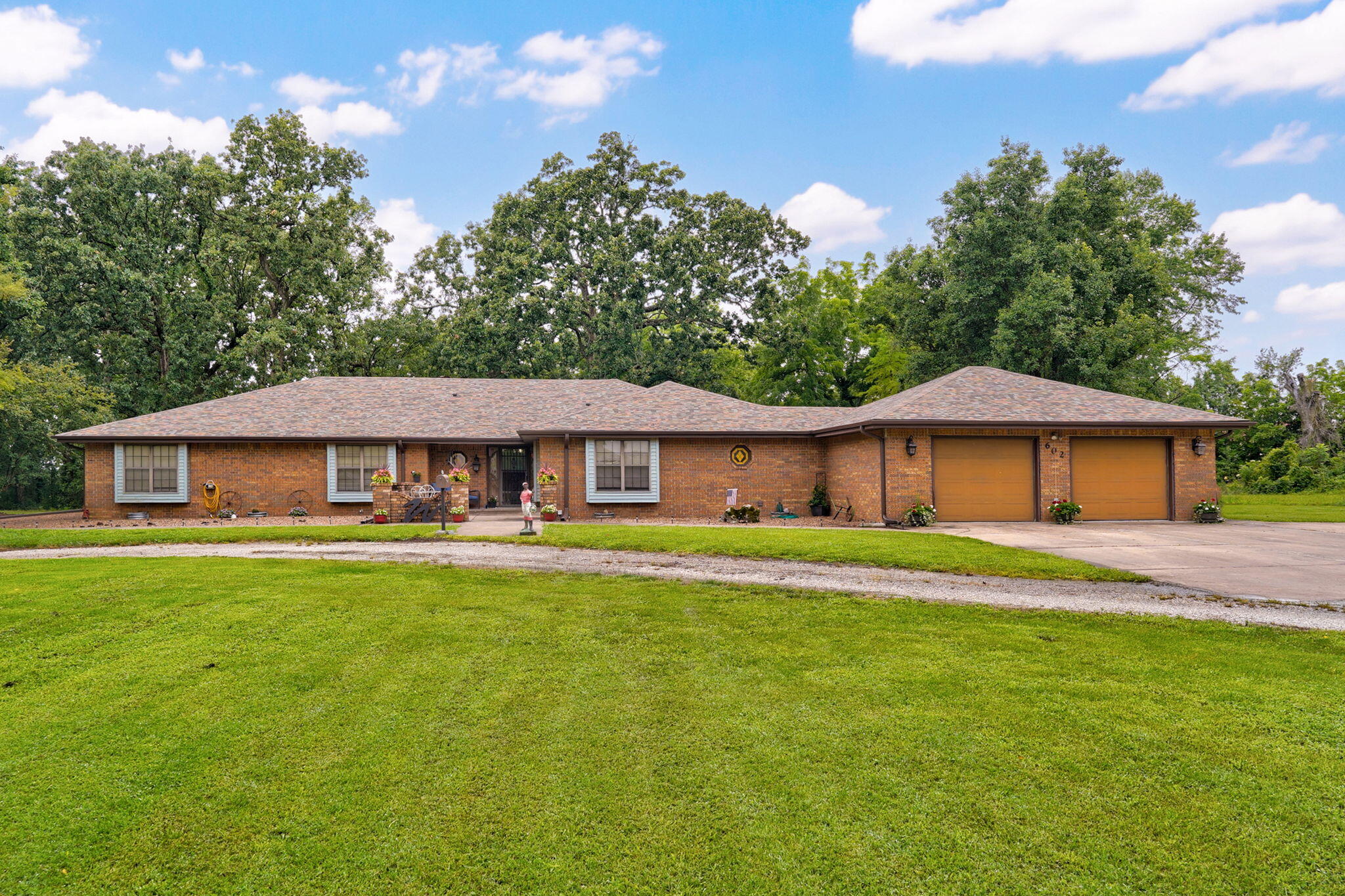 602 W Mchenry 1