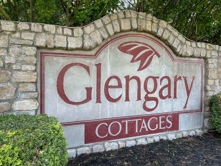 2177 W Glengary 1