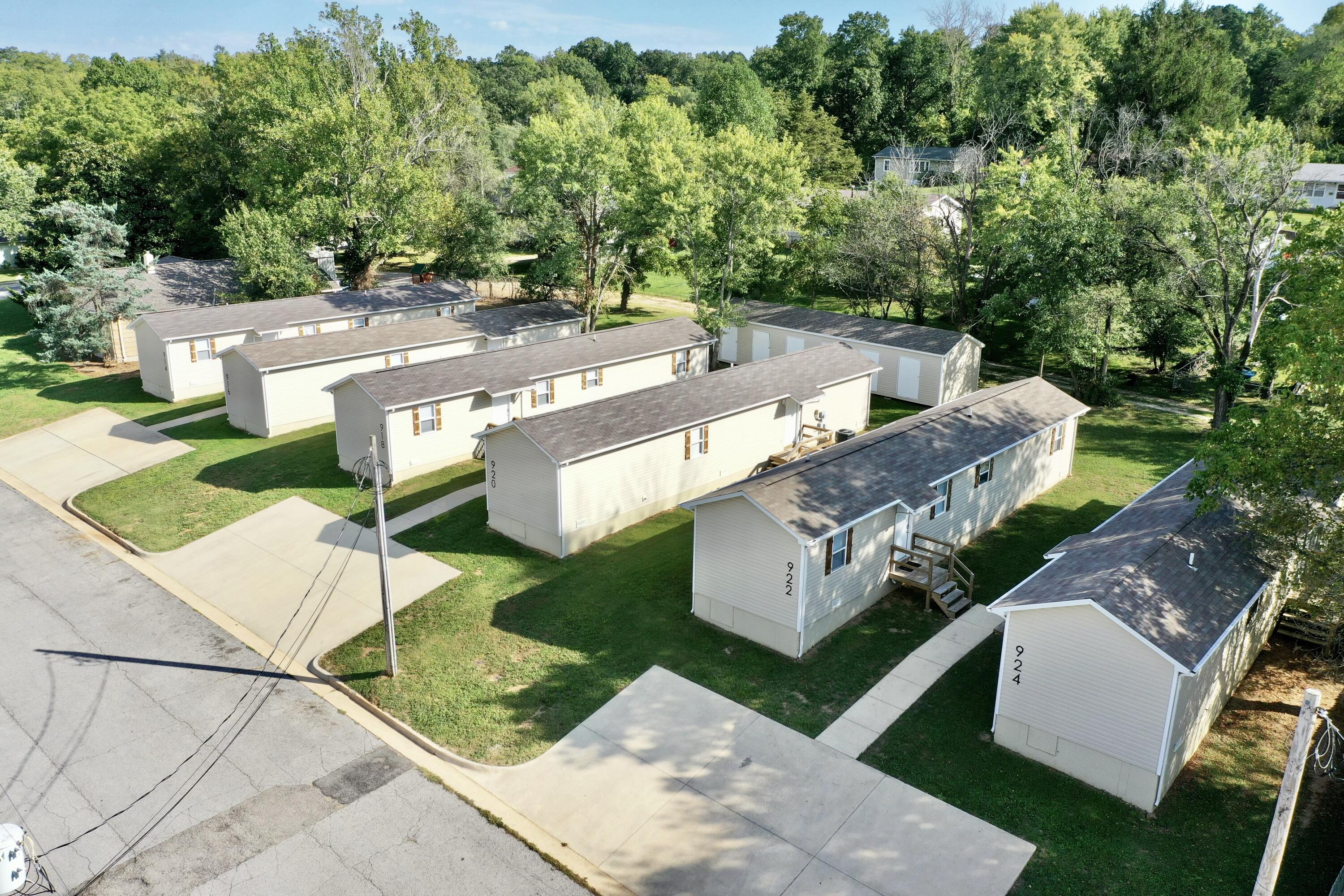 914-924 Renfrow & 204 W Trish Knight 1