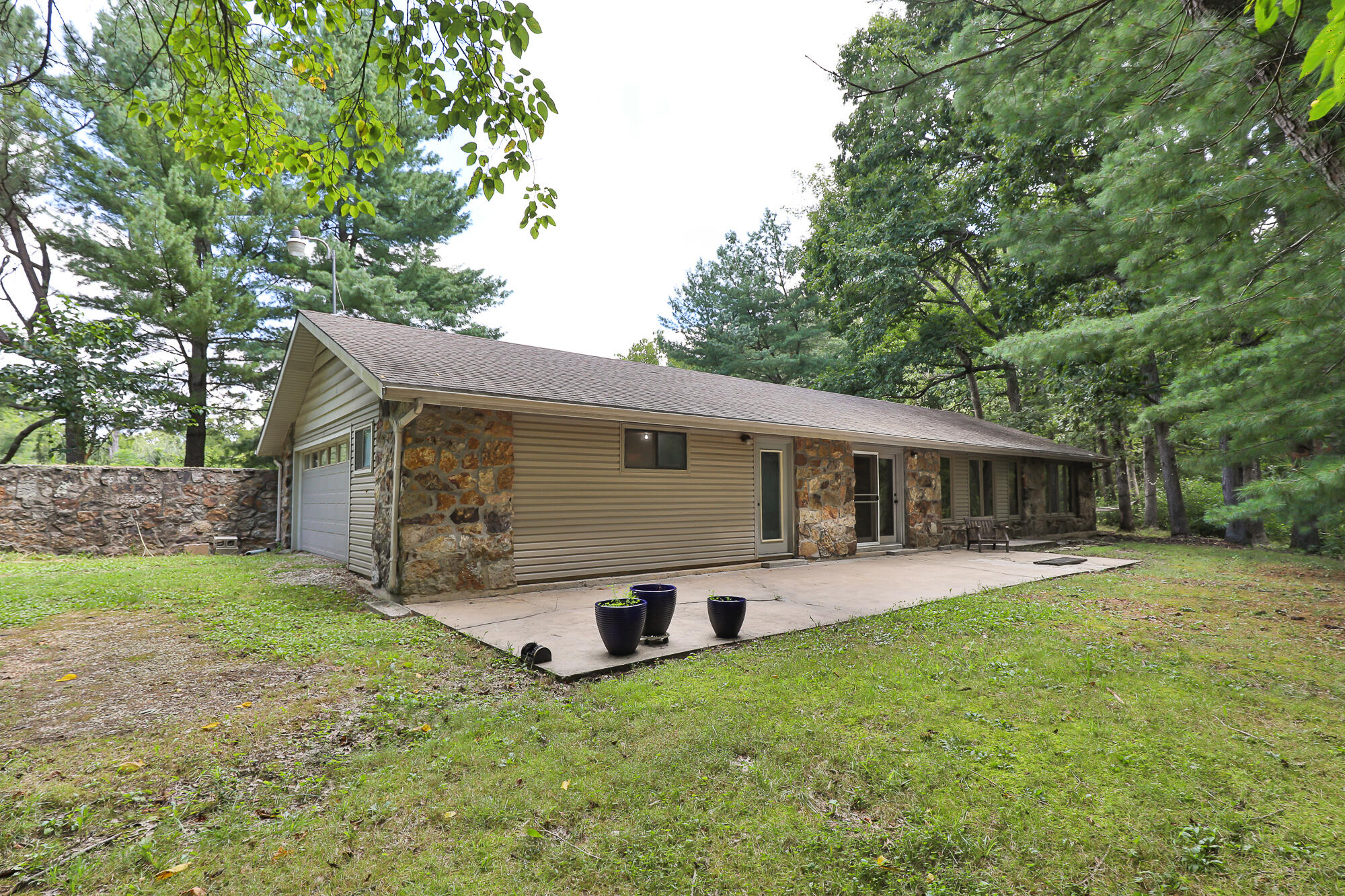9079 E Division 1