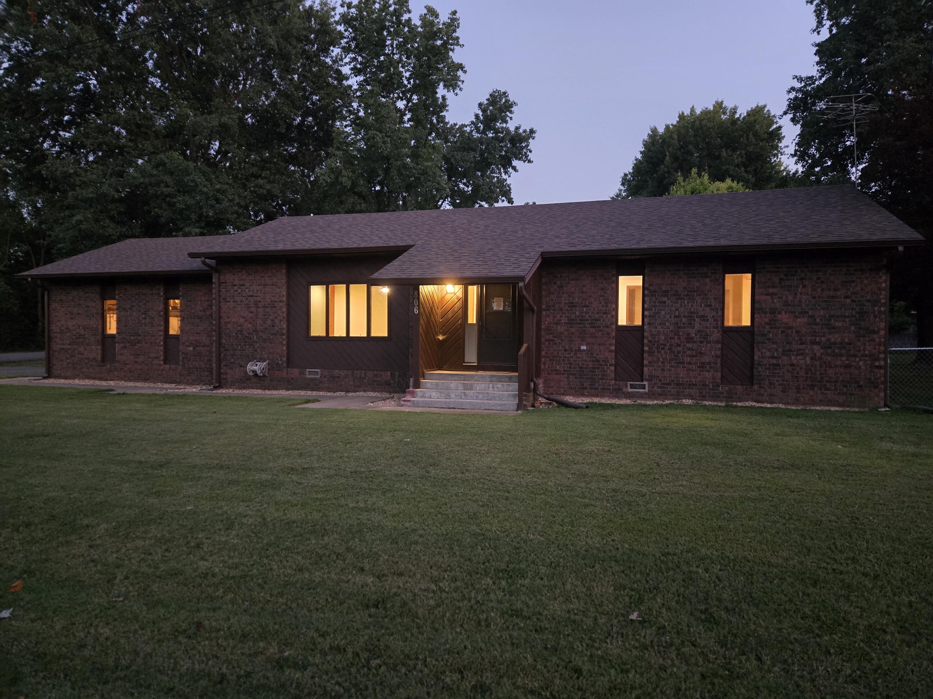 806 E Springfield 1