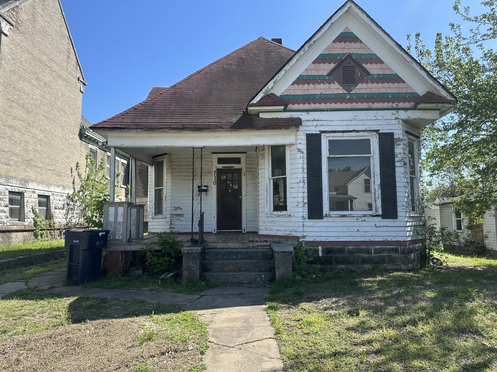 710 W 2nd 1