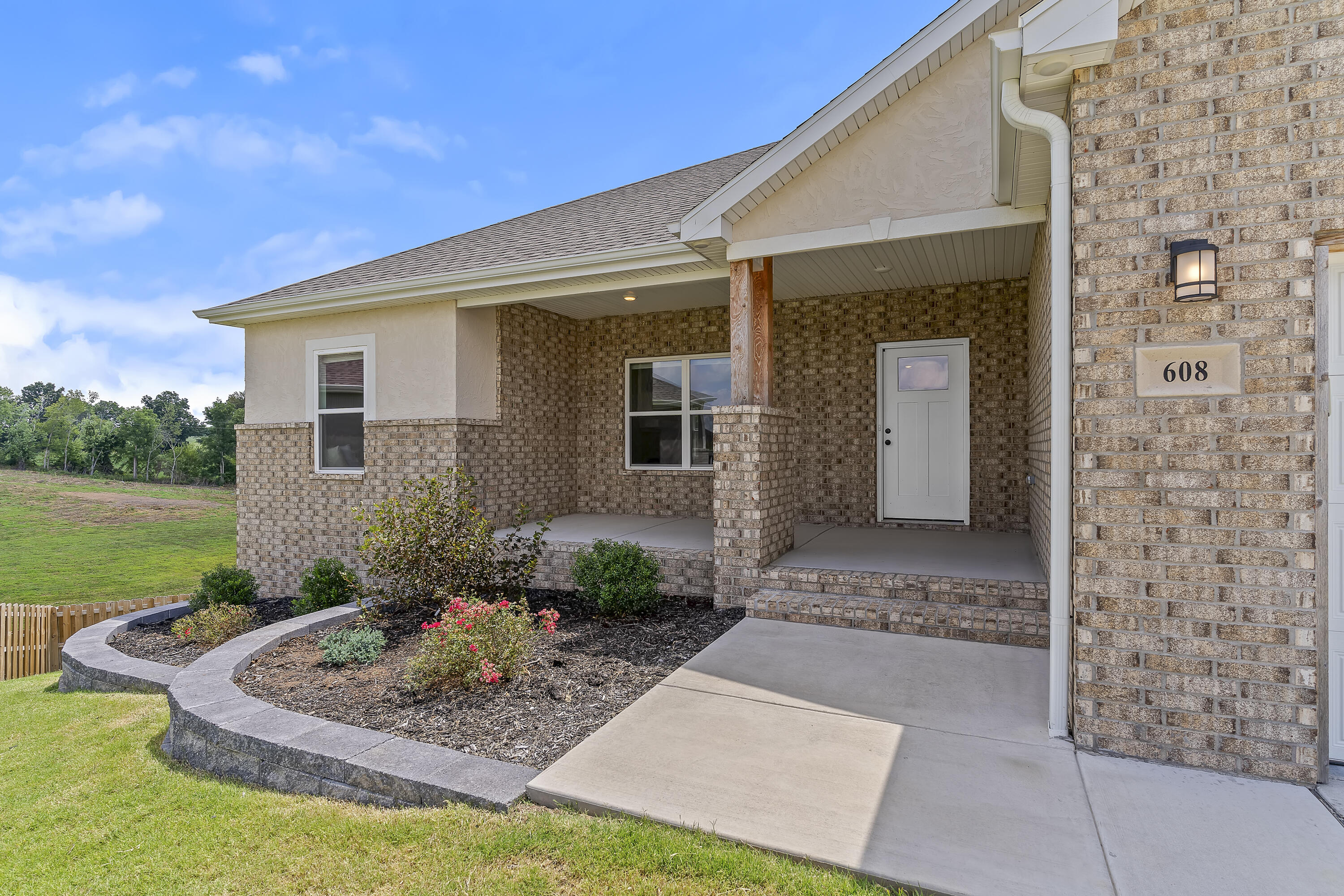 608 N Baywood 1