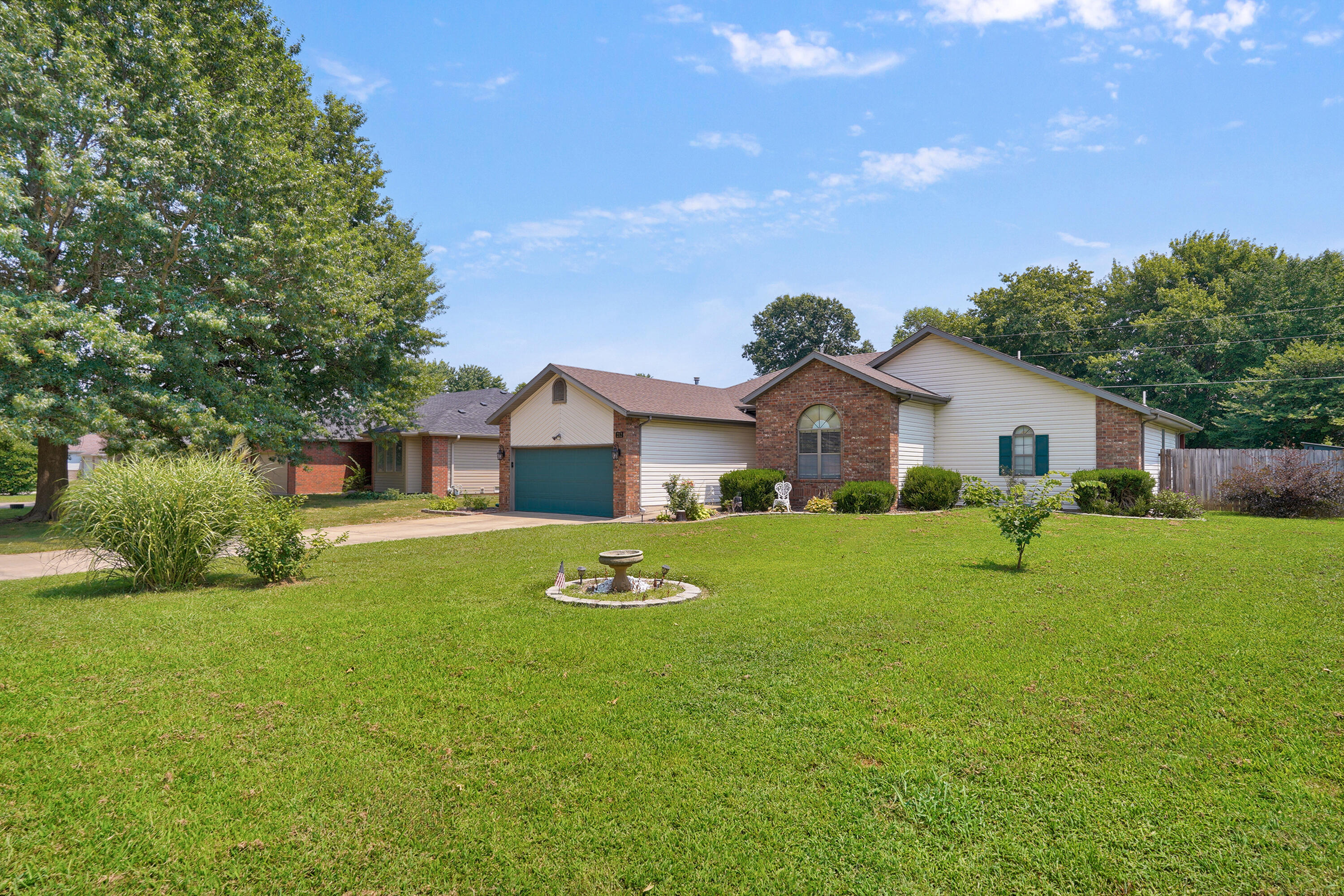212 N Meadow 1