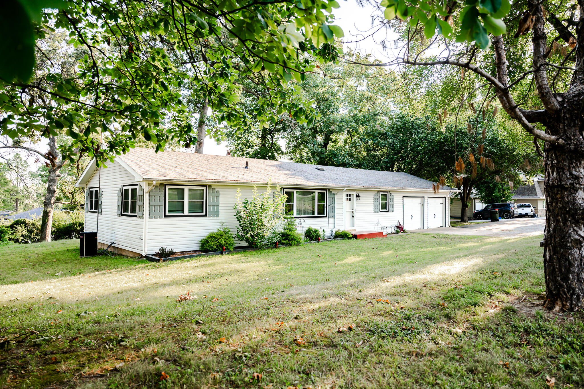 977 W Crestwood 1