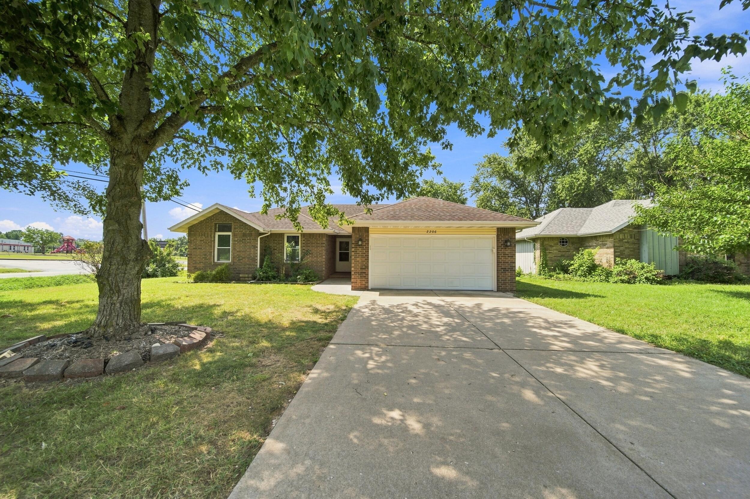 2206 W Rockwood 1