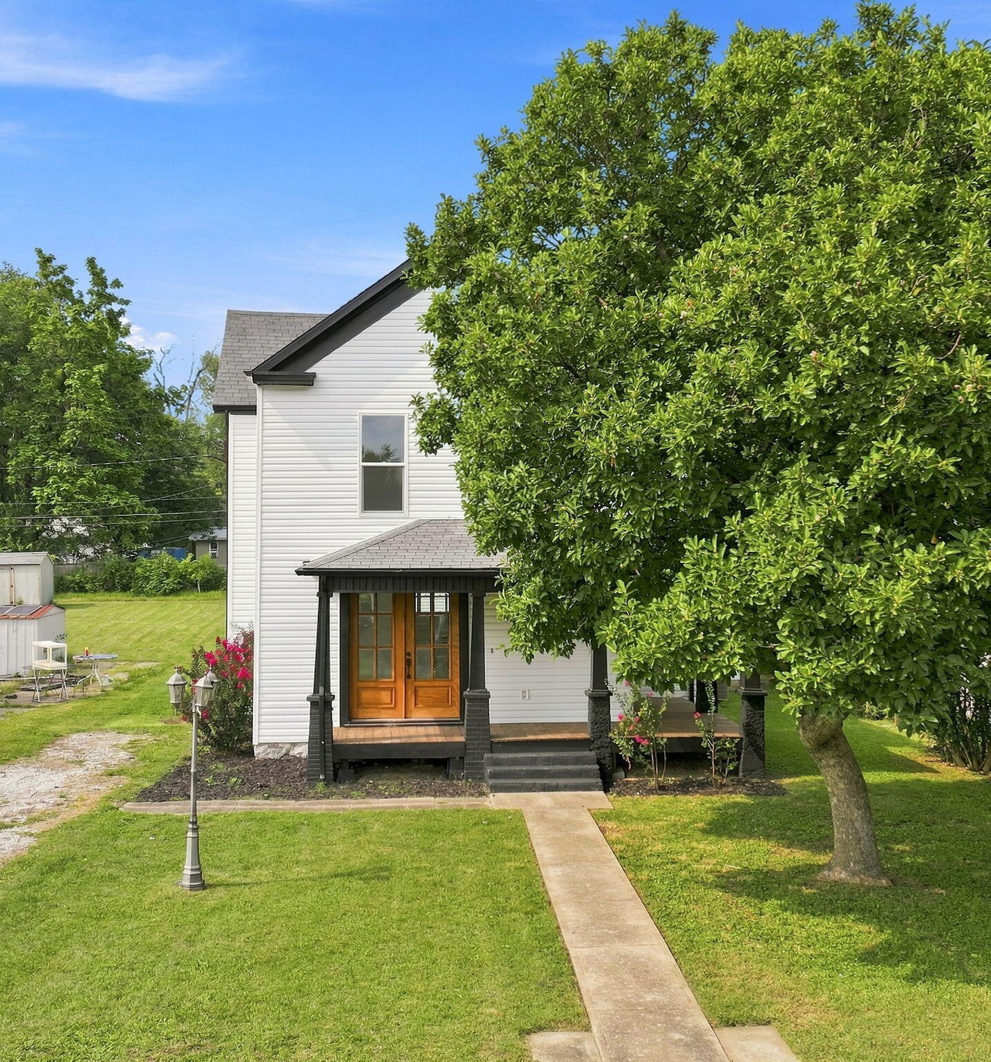 1139 W Lynn 1