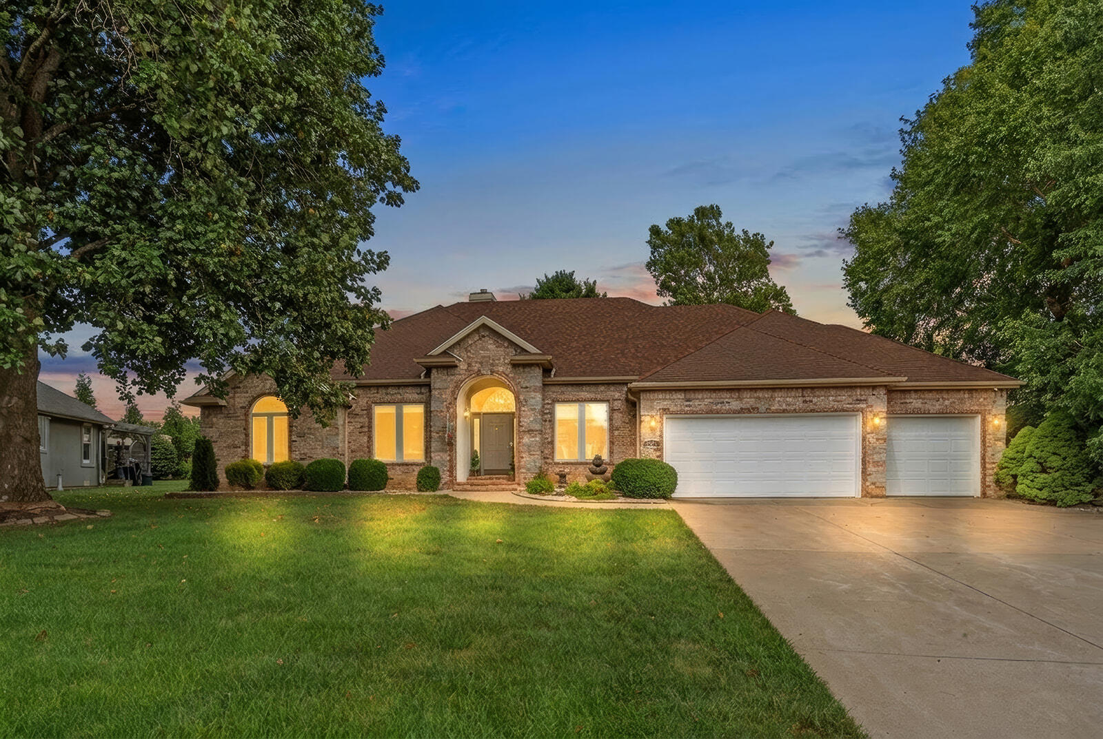 3725 E Cromwell 1