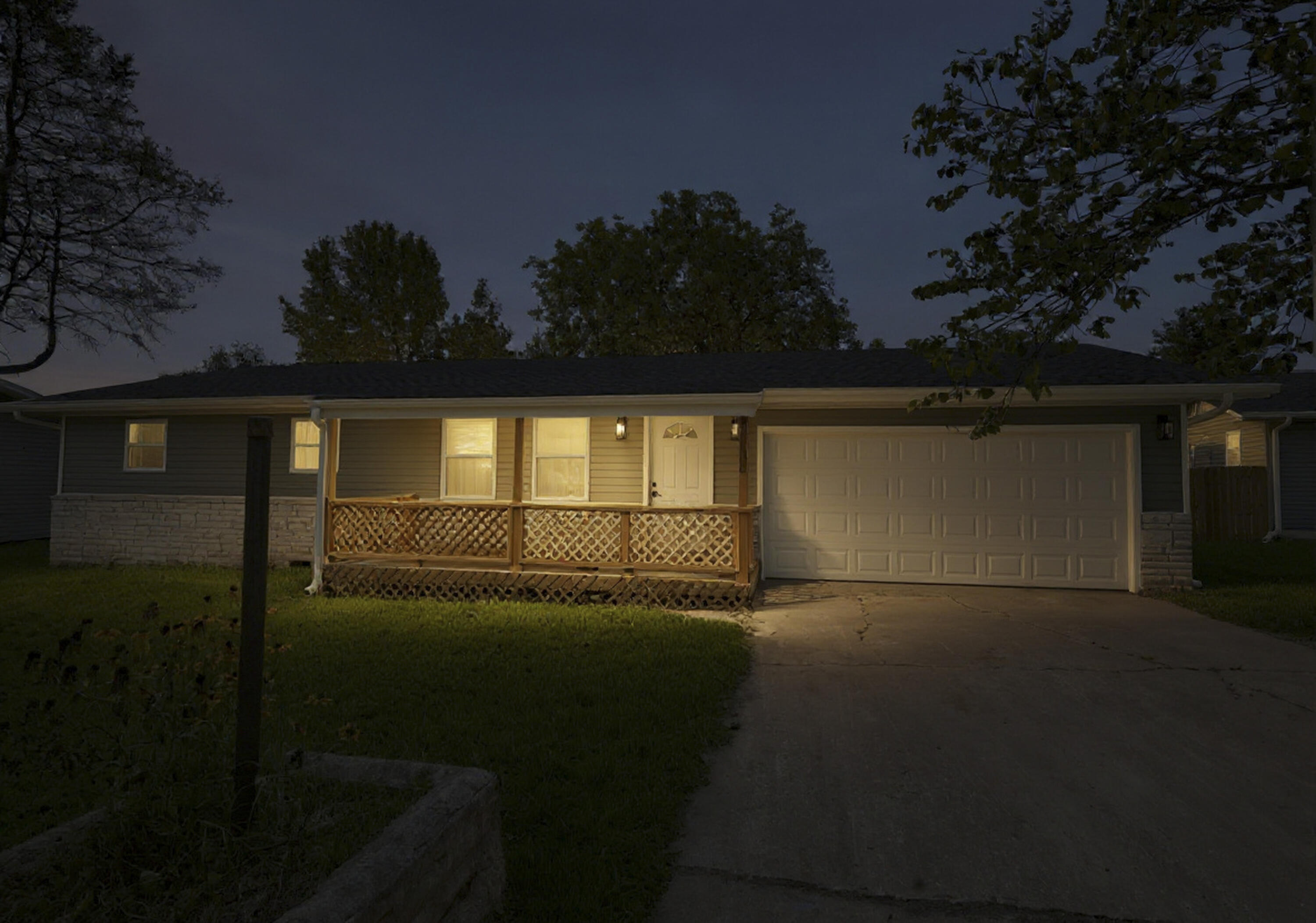 2752 W Sylvia 1