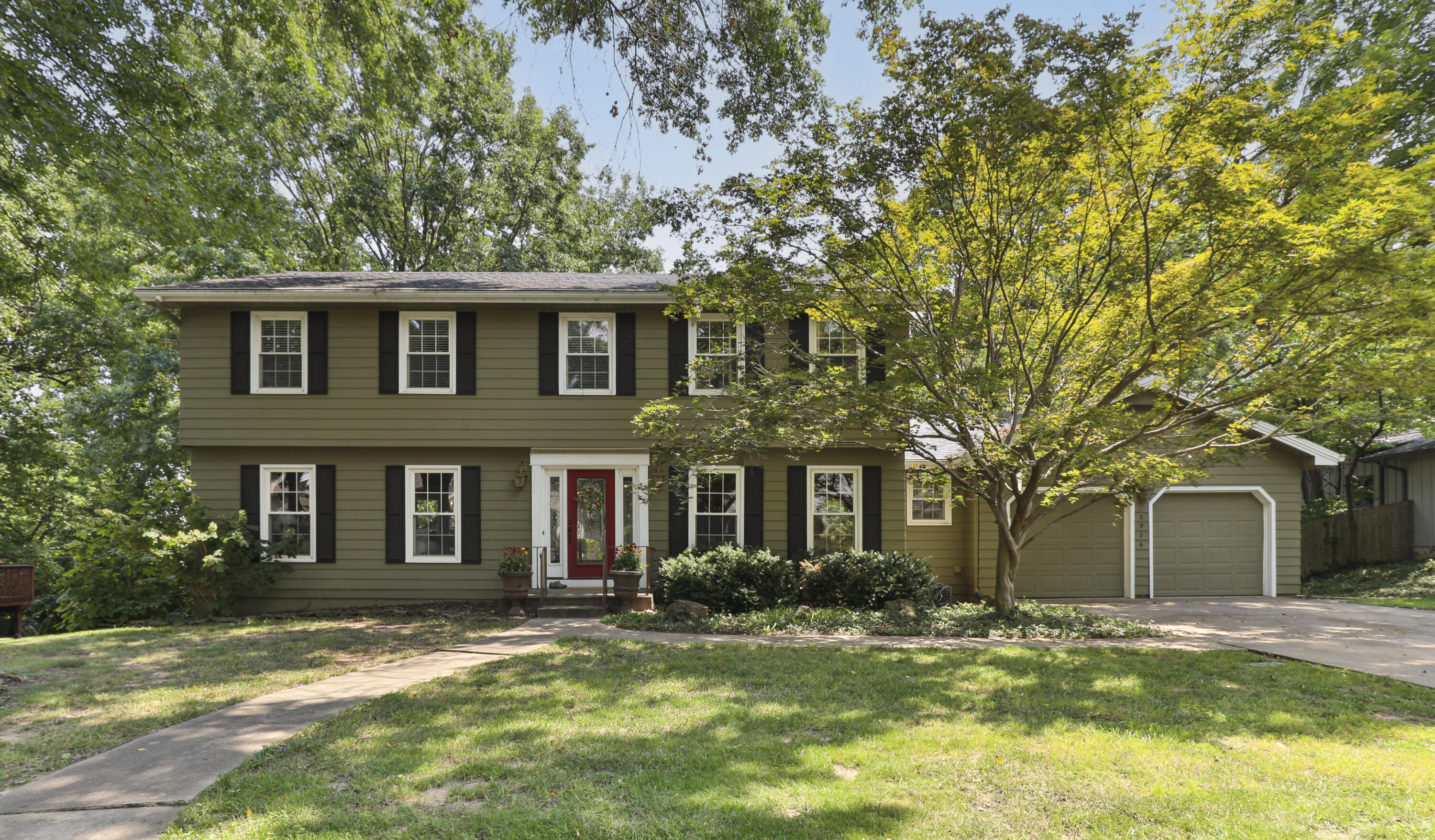 2926 S Versailles 1