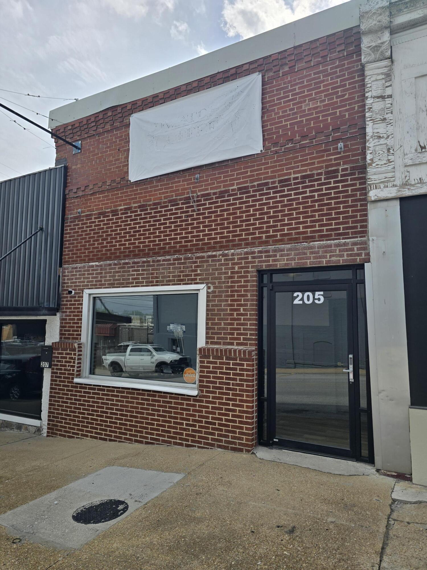 205 S Main 1