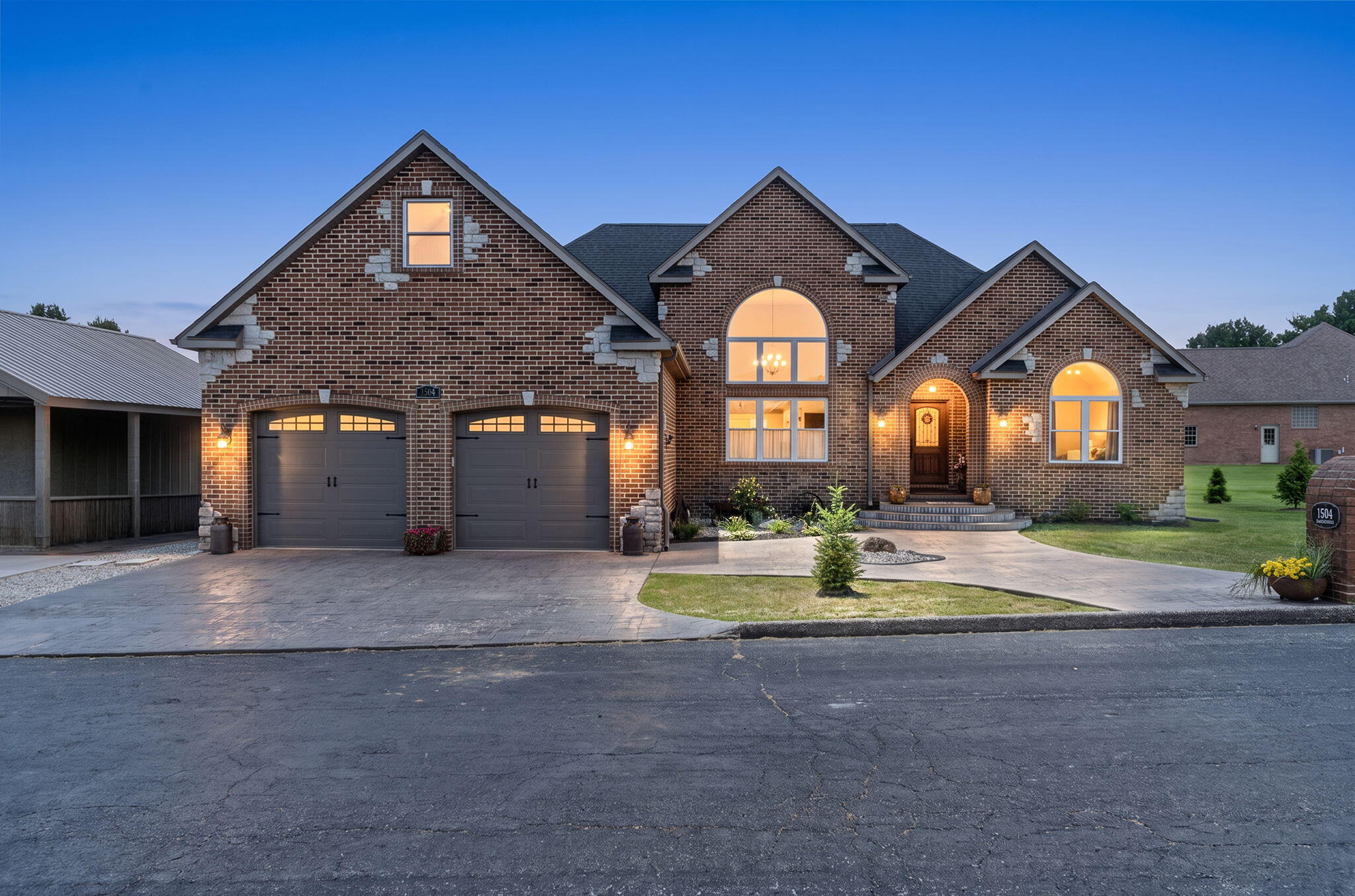 1504 E 15th 1