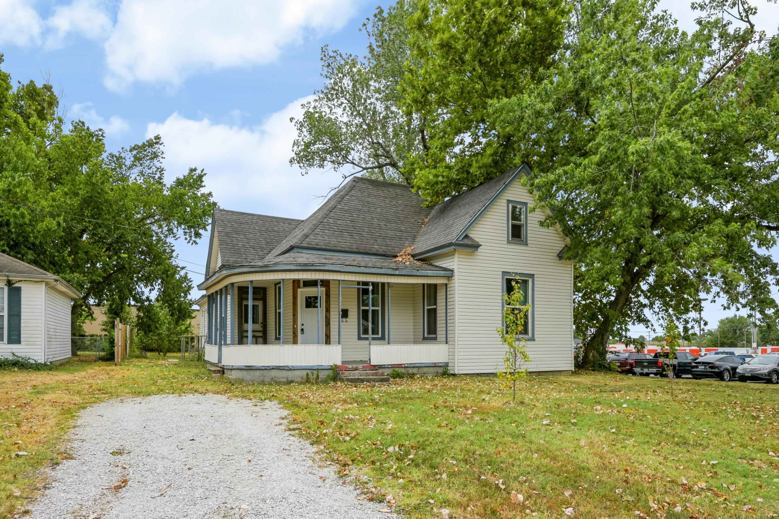 2620 E 6th 1