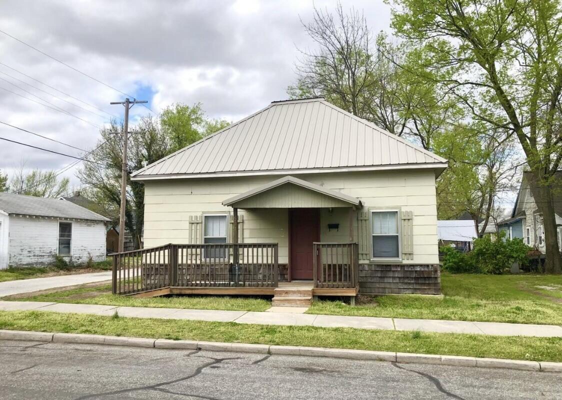 609 E 15th 1