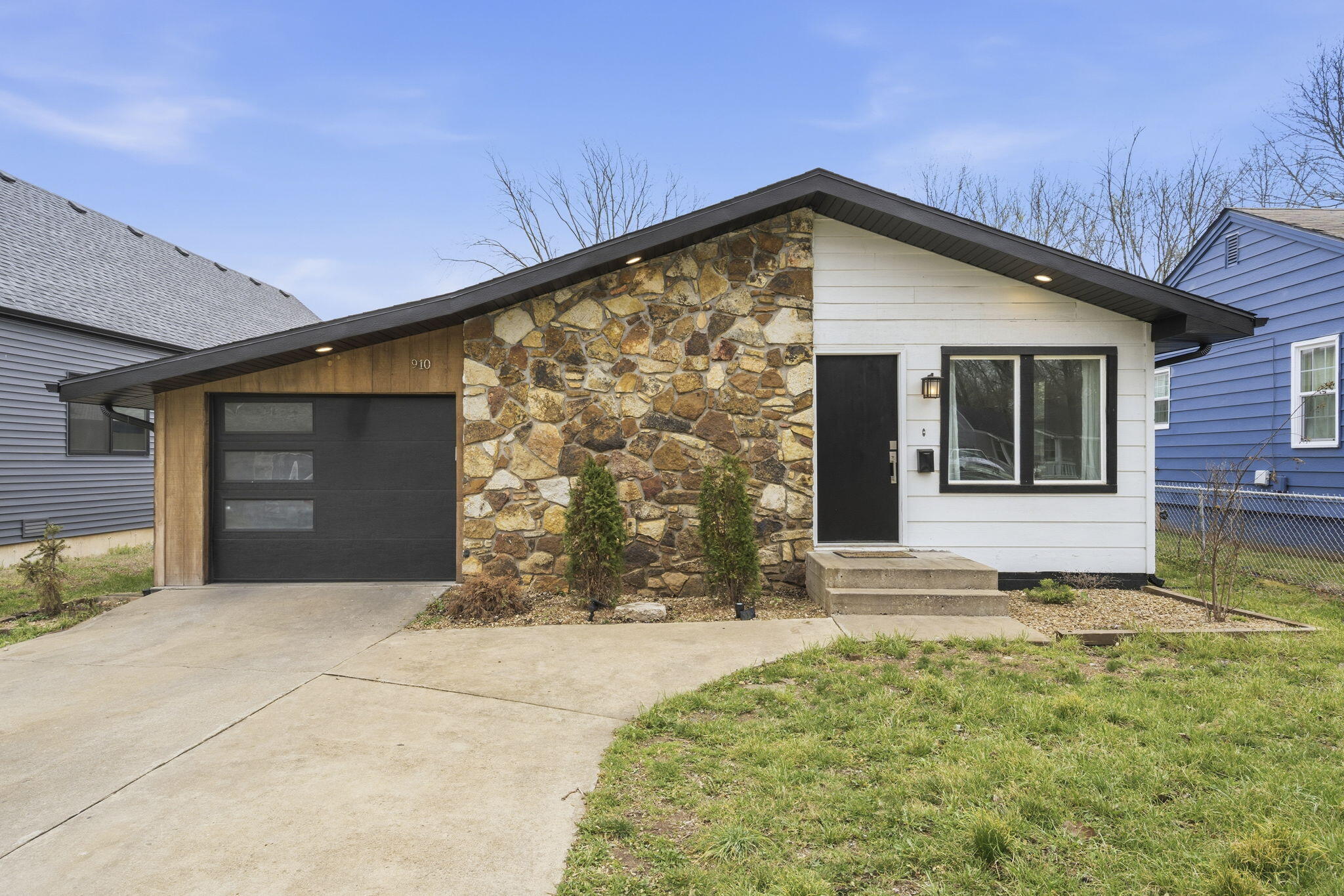 910 S Nettleton 1