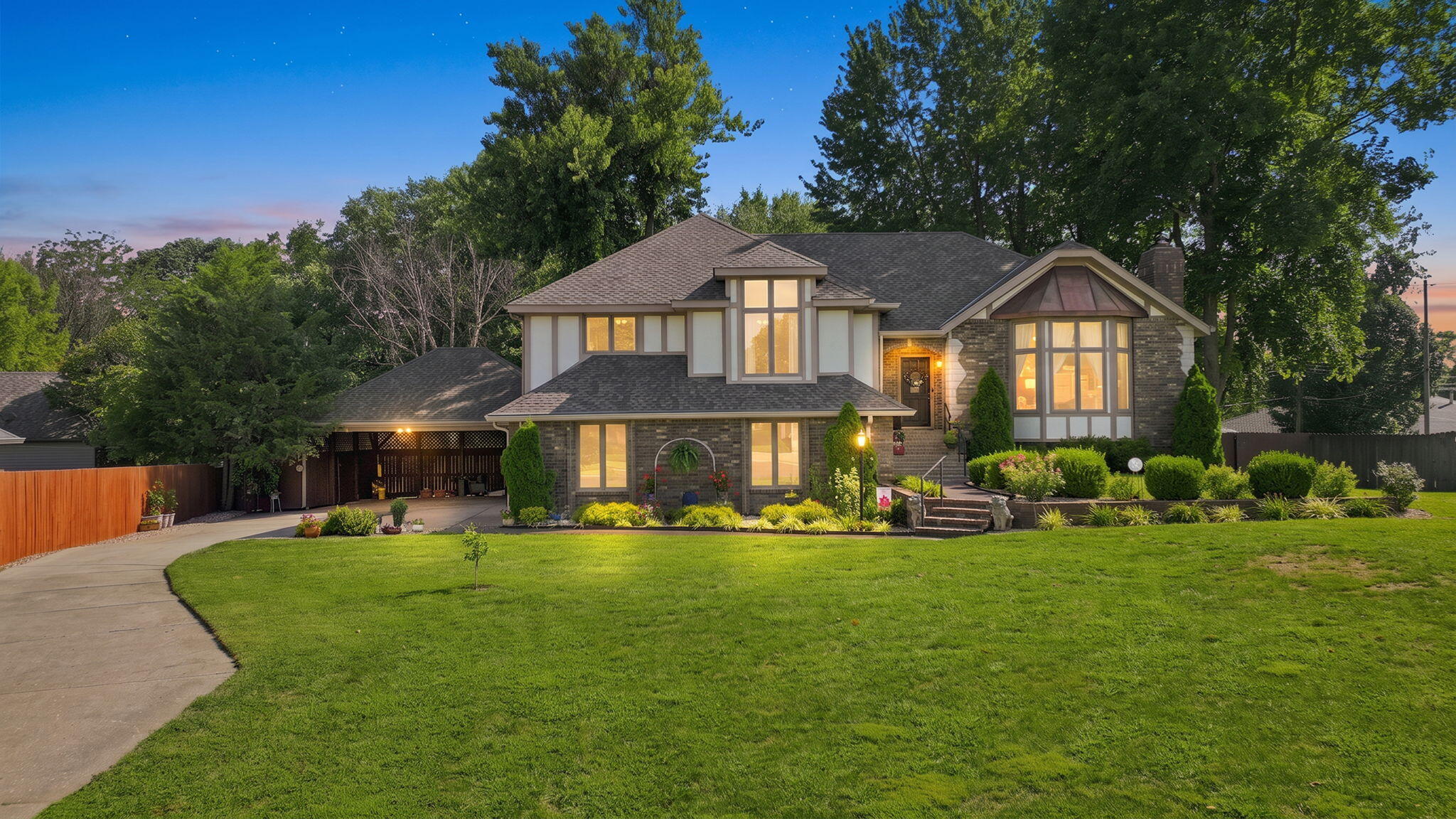 862 W Kingsway 1