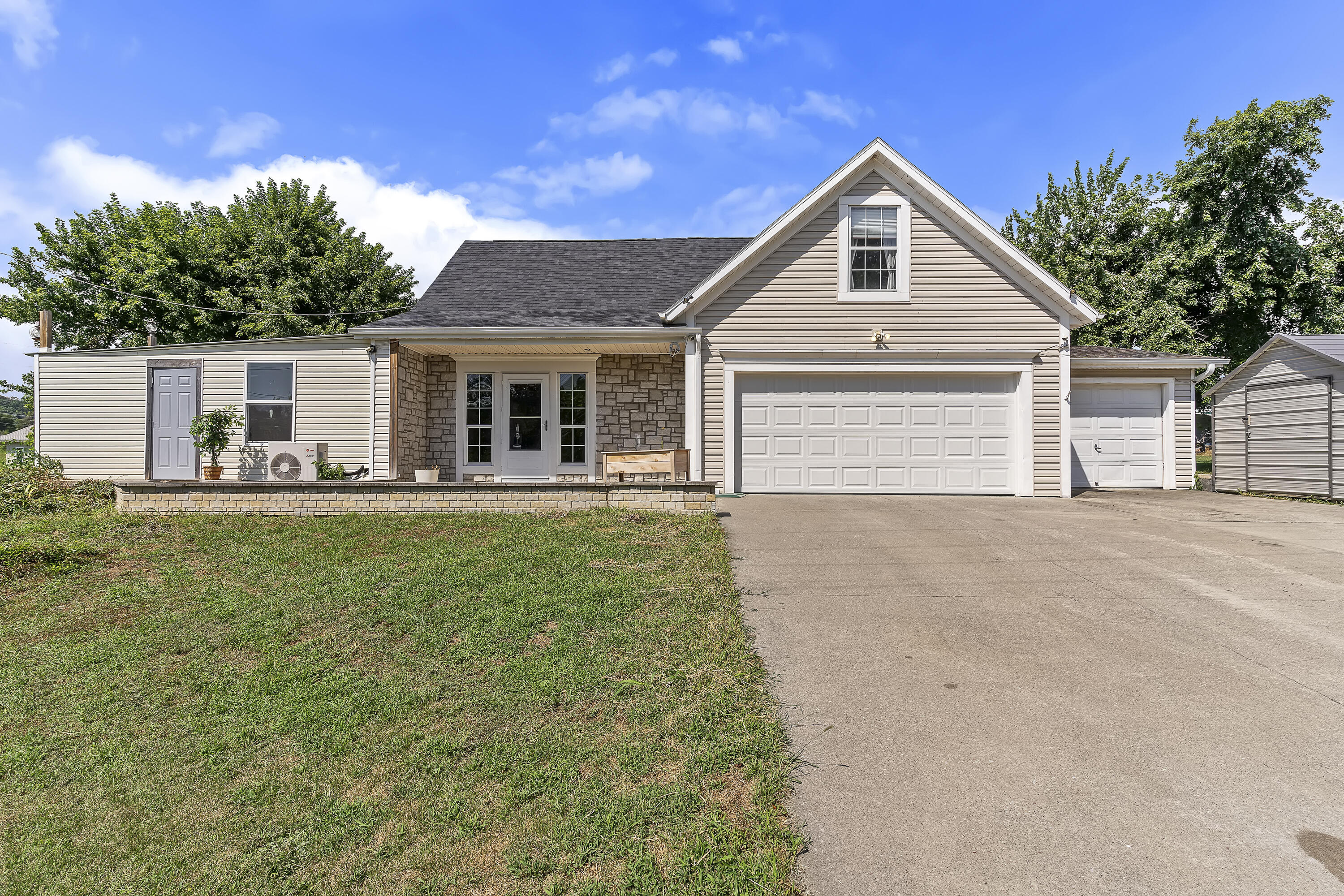 341 Dockhouse 1