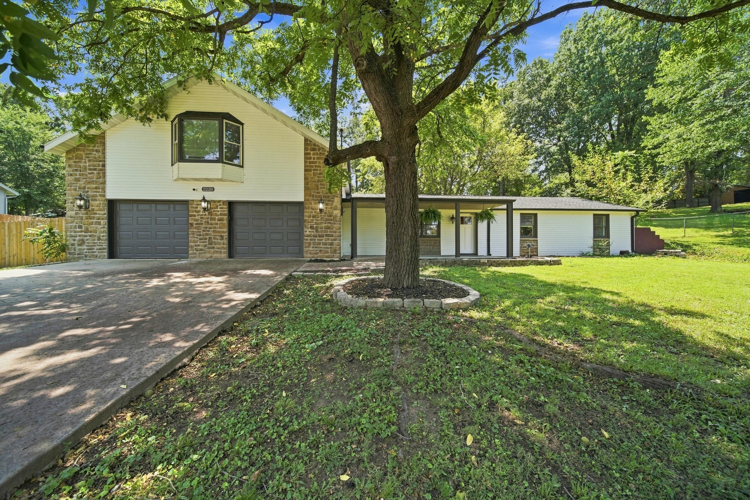 2228 E Huntington 1