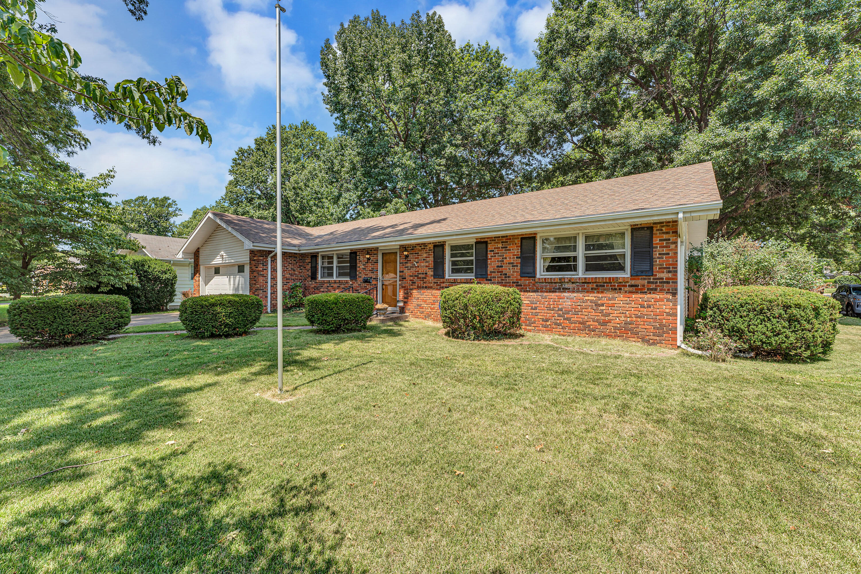 1543 E Glenwood 1