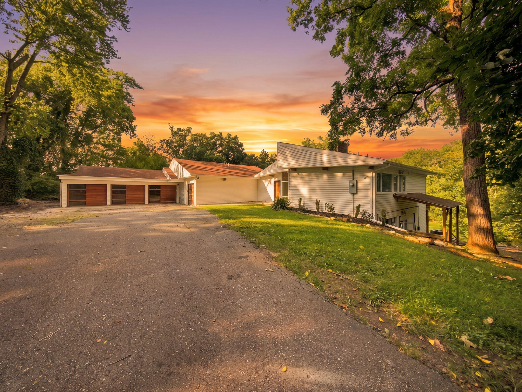 101 W Secluded 1