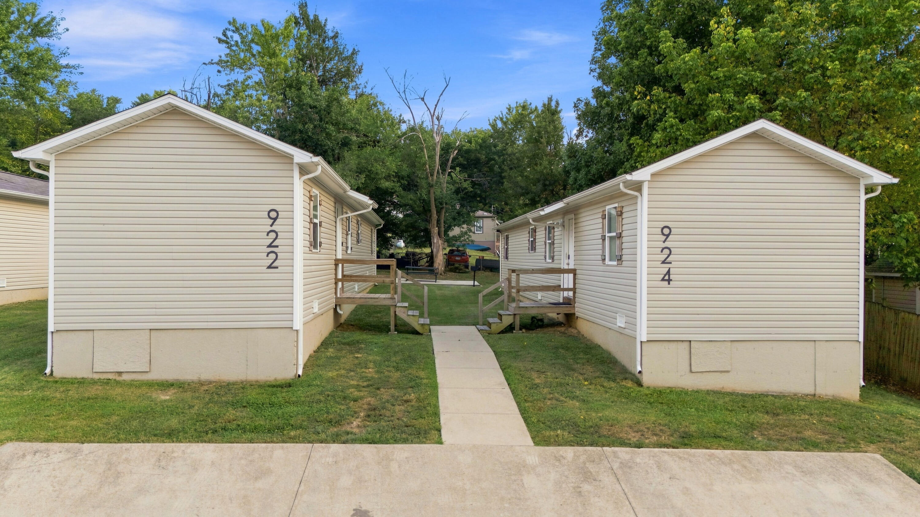 922 & 924 Renfrow 1
