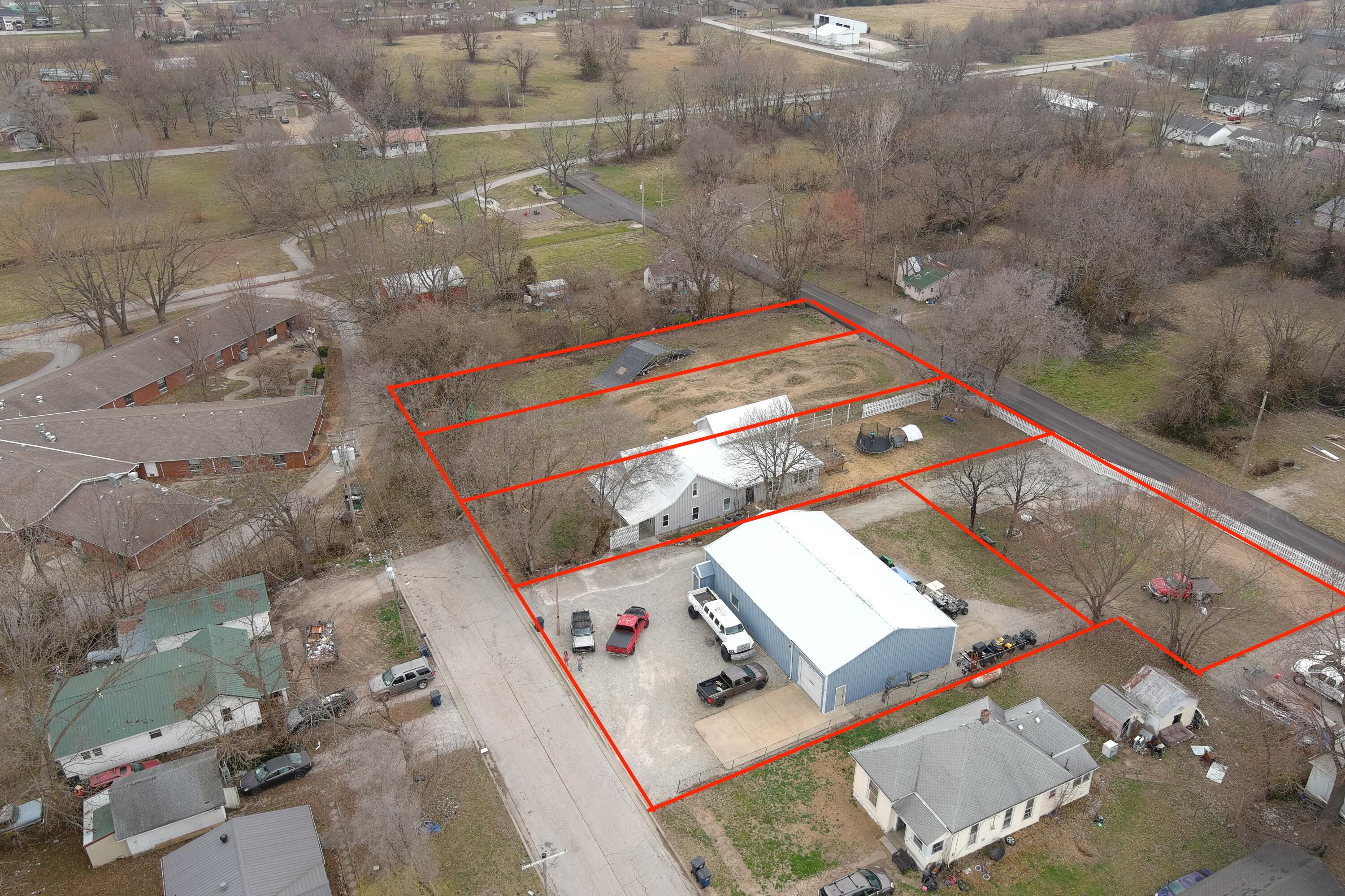615 W Benton