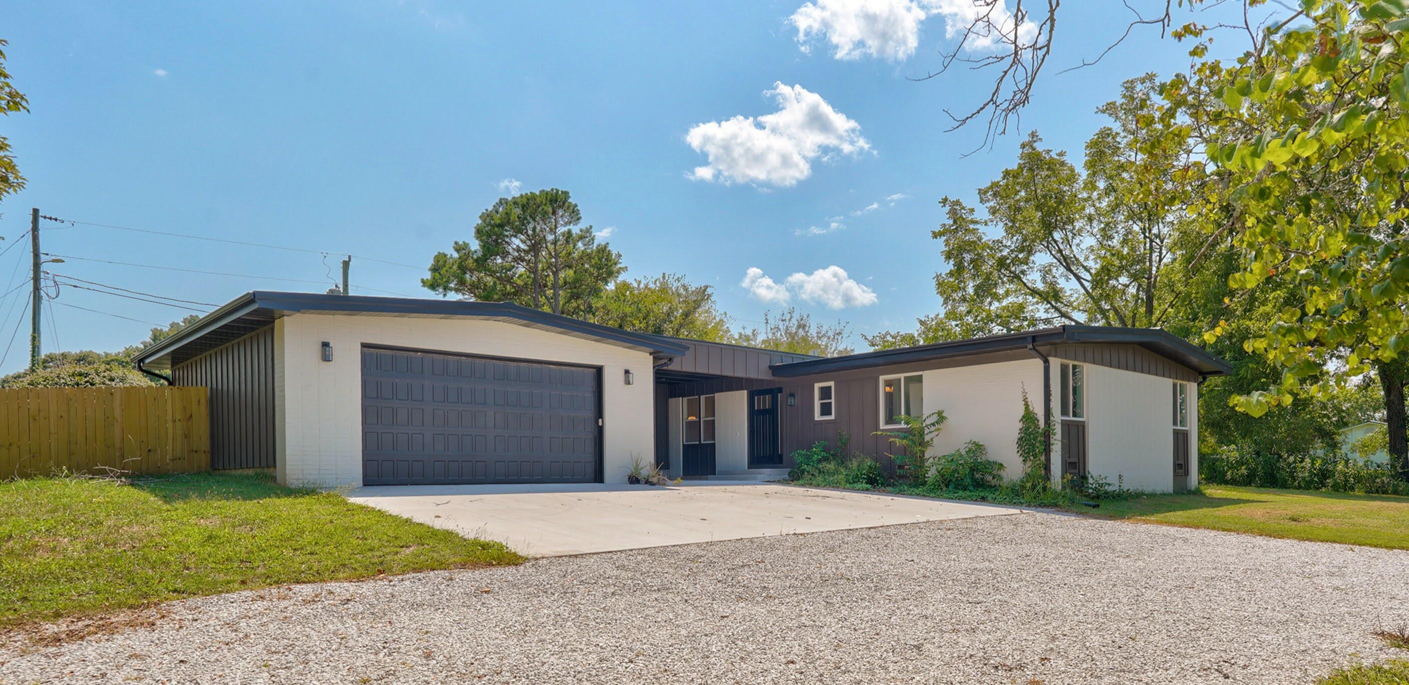 5776 E Farm Road 168 1