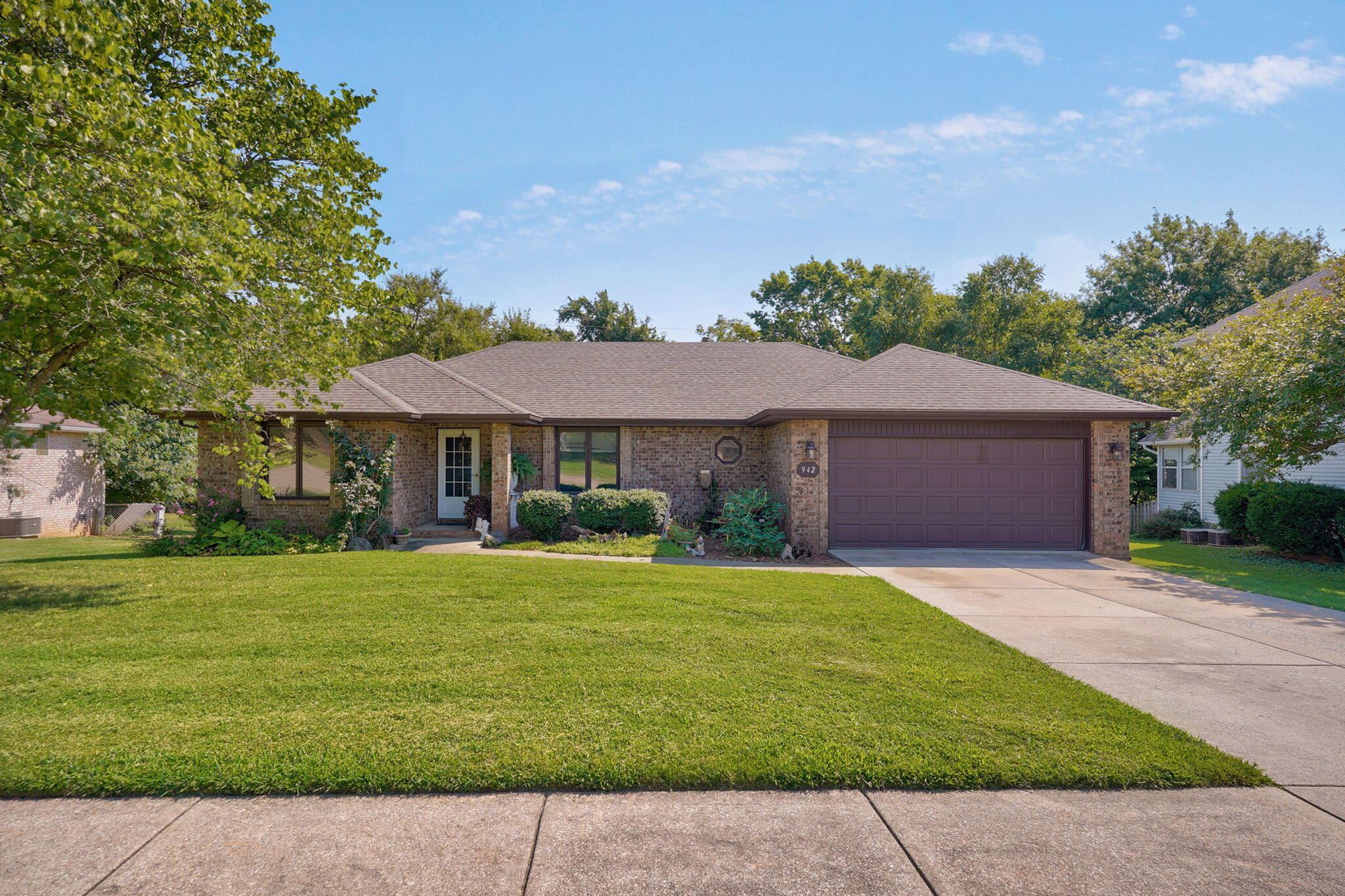 942 S Greentree 1