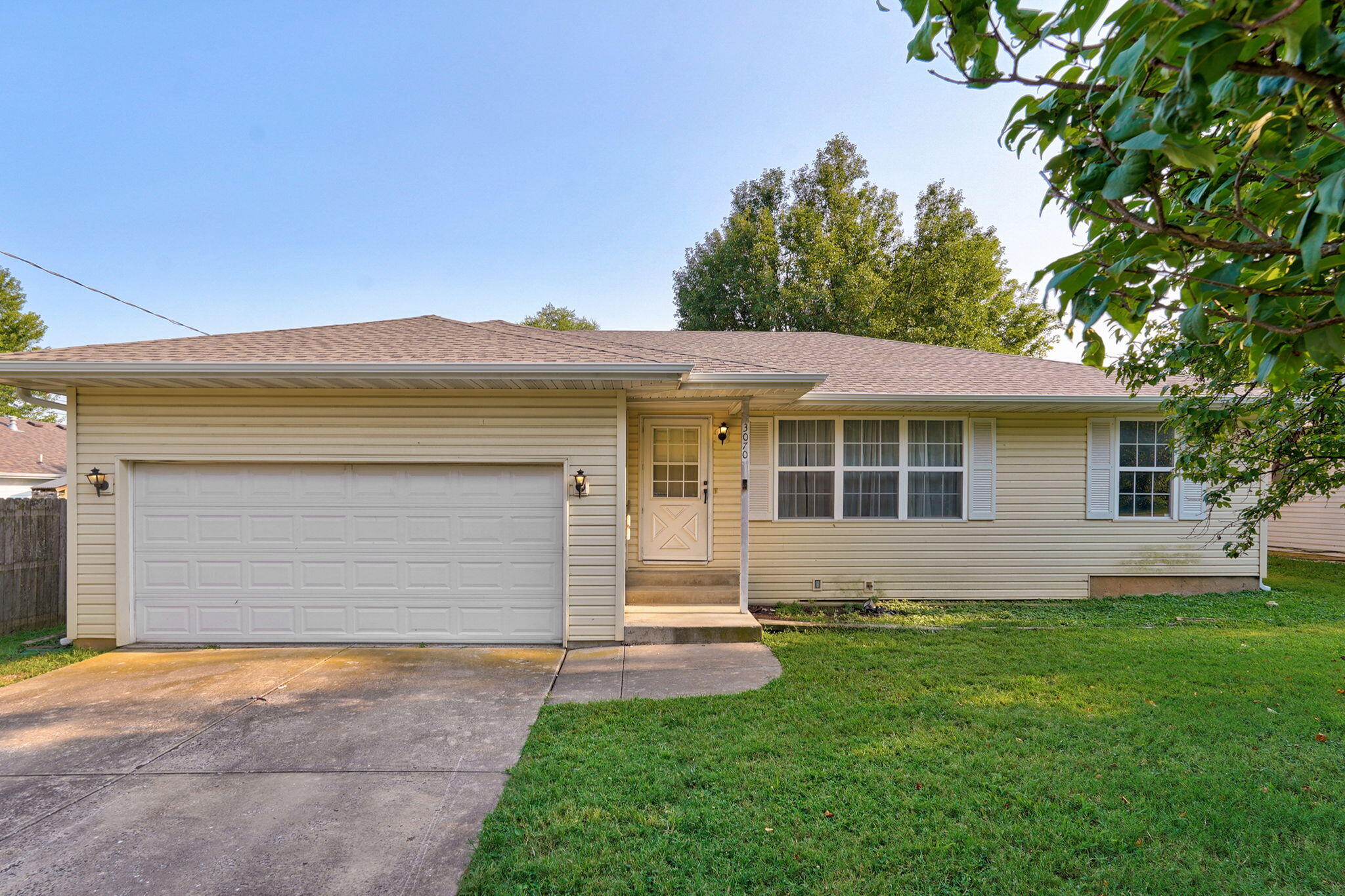 3070 W Calhoun 1