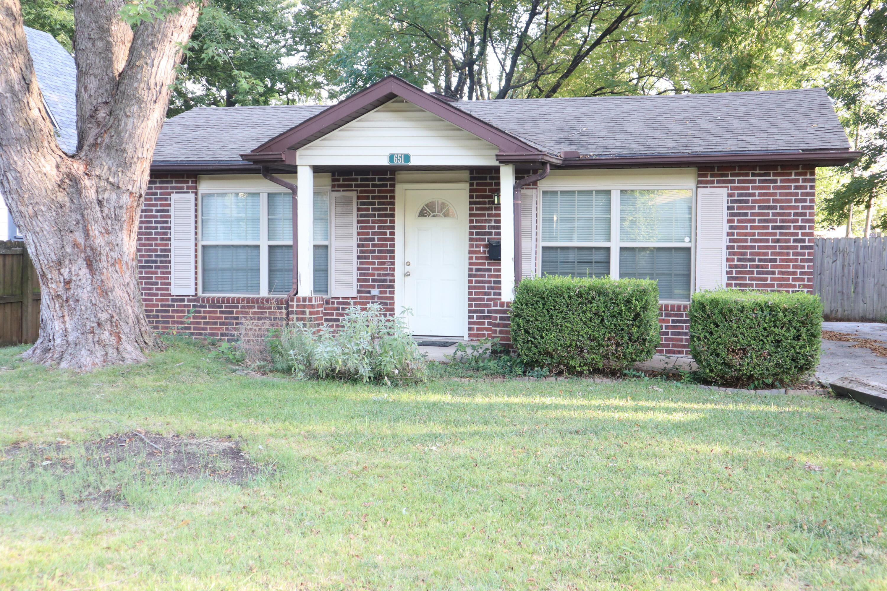 651 W Nichols 1