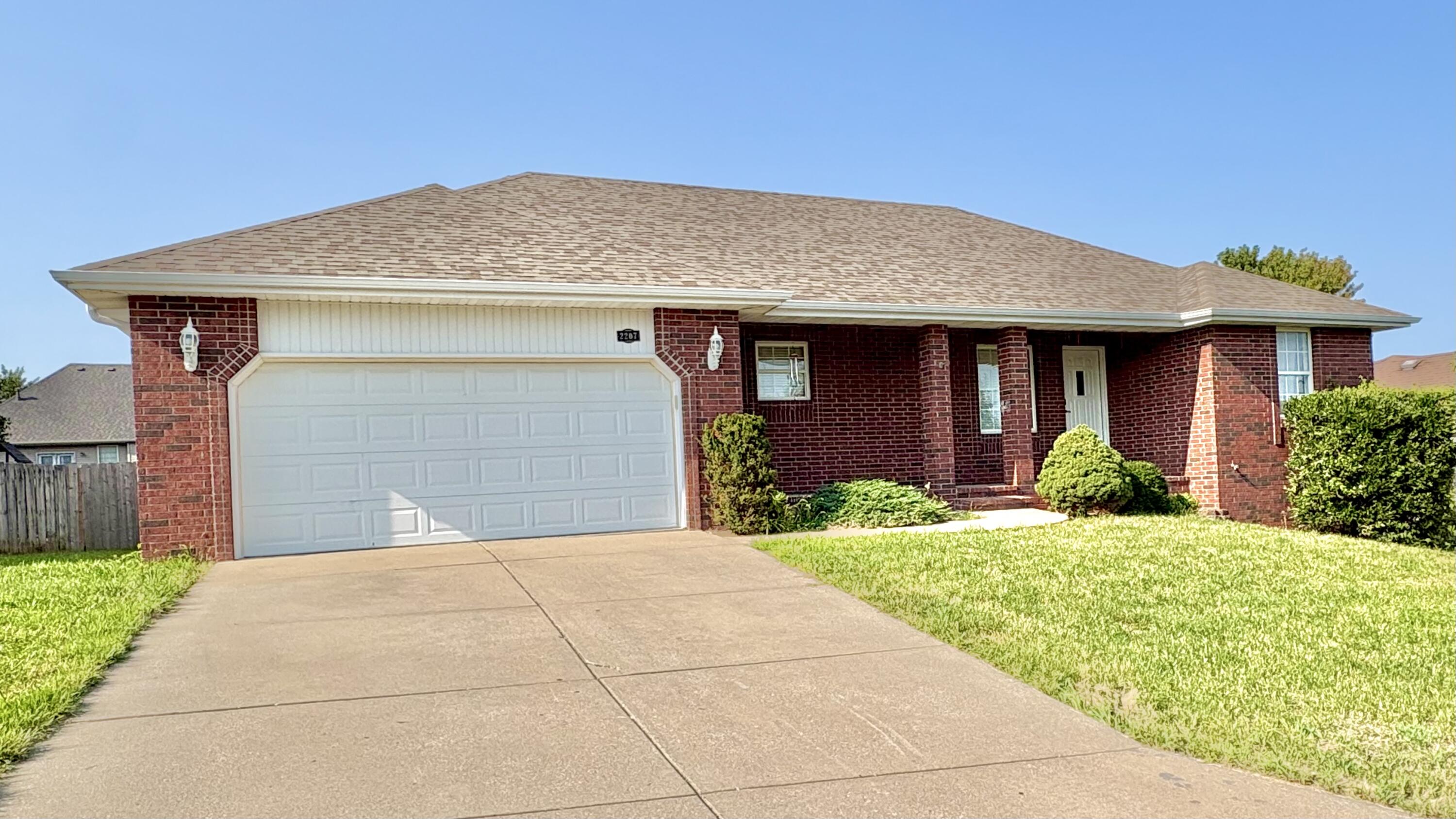 2207 W Colton 1