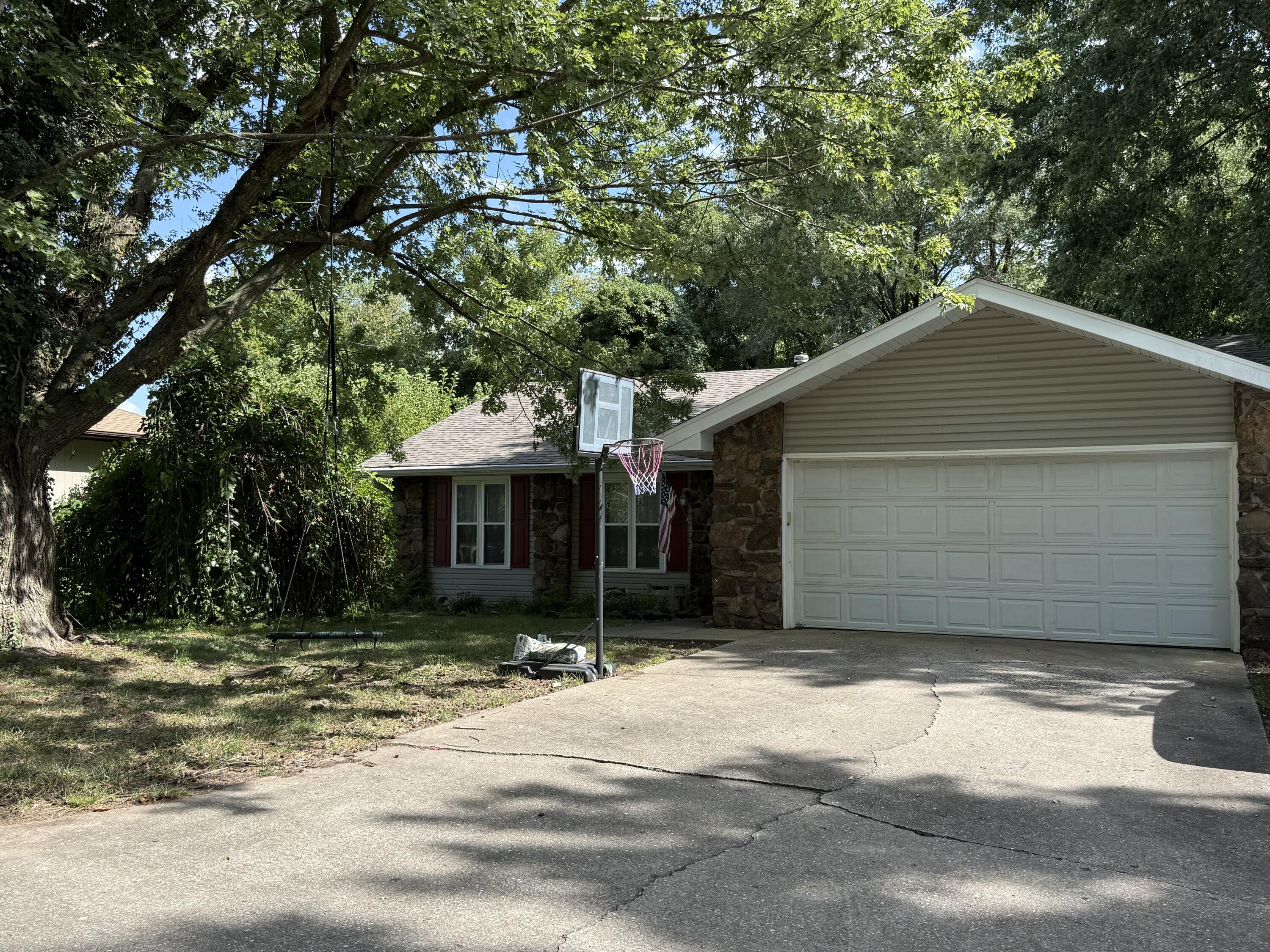 1014 W Woodland 1