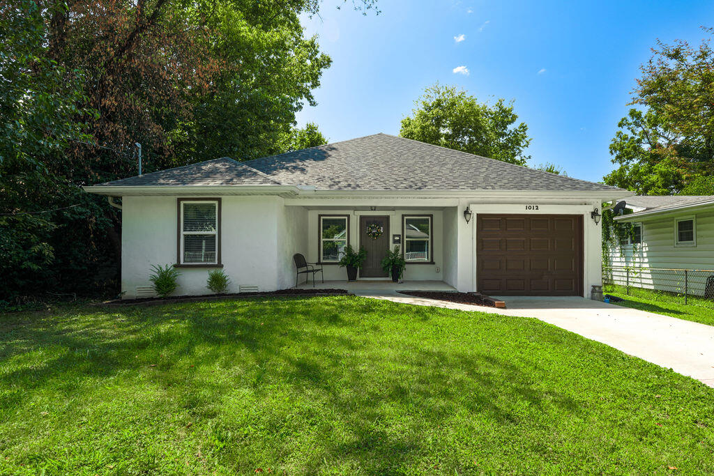 1012 E Lynn 1