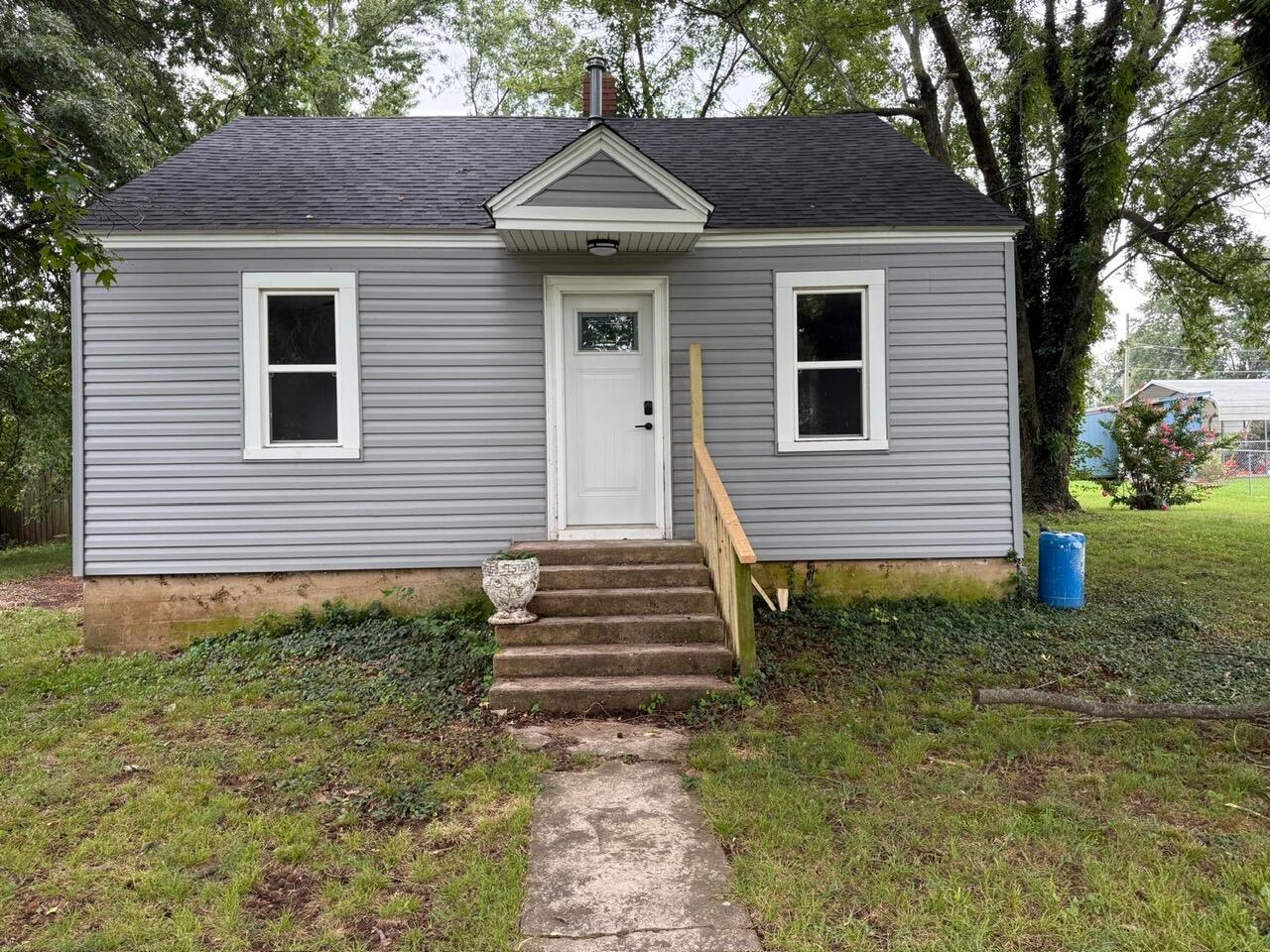 502 E Locust 1